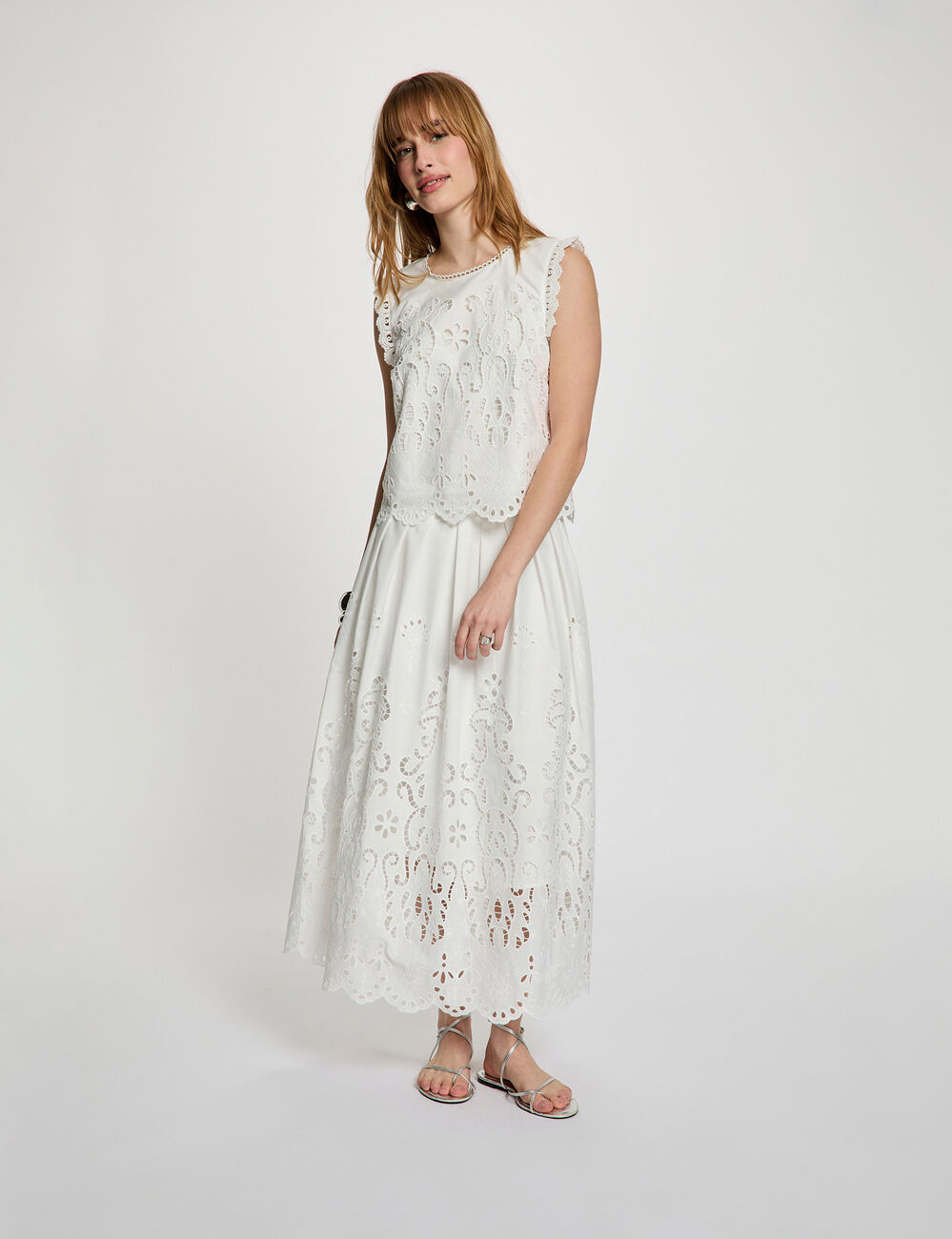 Lange, uitlopende rok helder wit vrouw