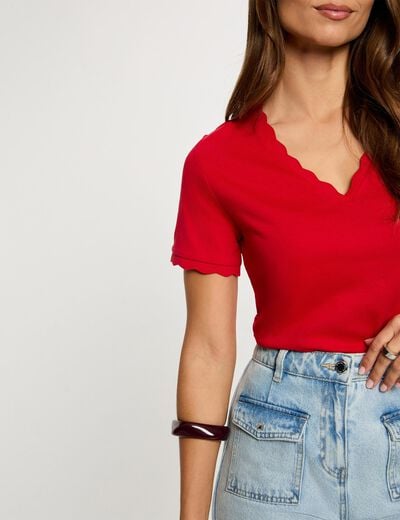 T-shirt cintr&eacute; col v rouge femme