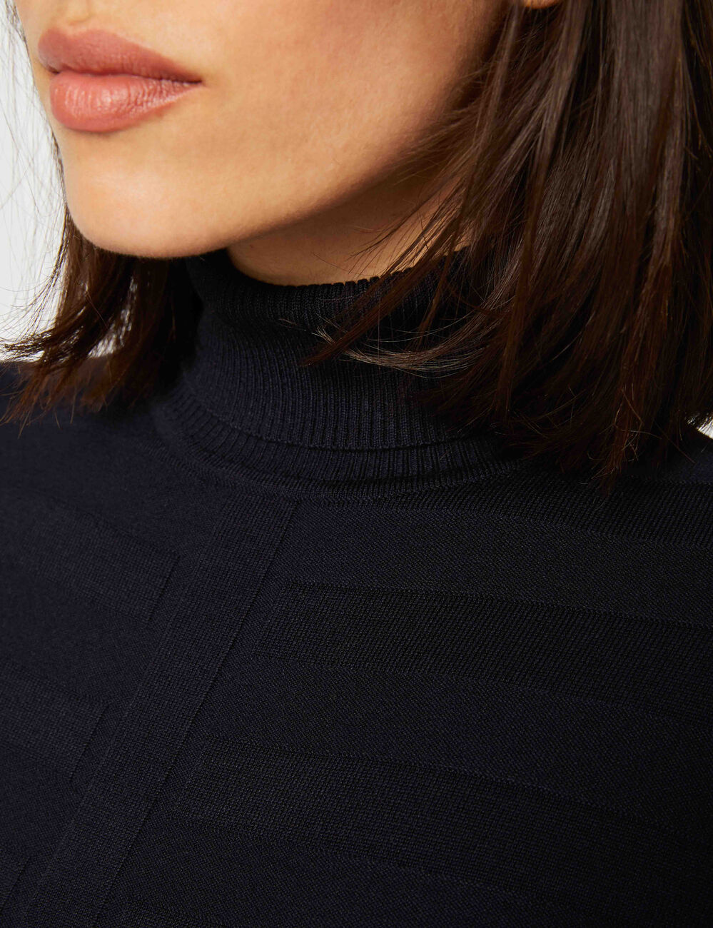 Pull col roul&eacute; ajust&eacute; marine femme