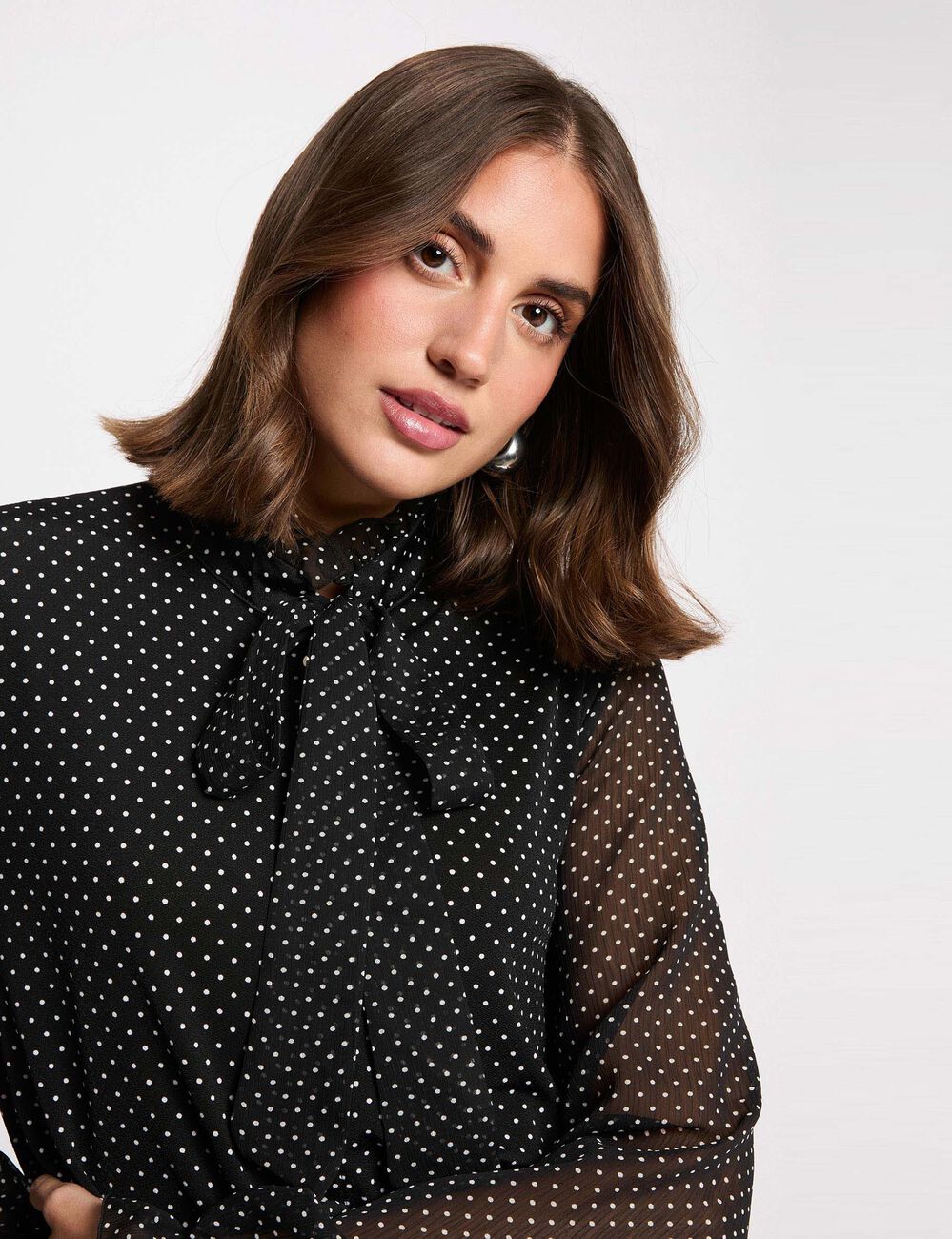 T-shirt met lavallièrekraag zwart vrouw