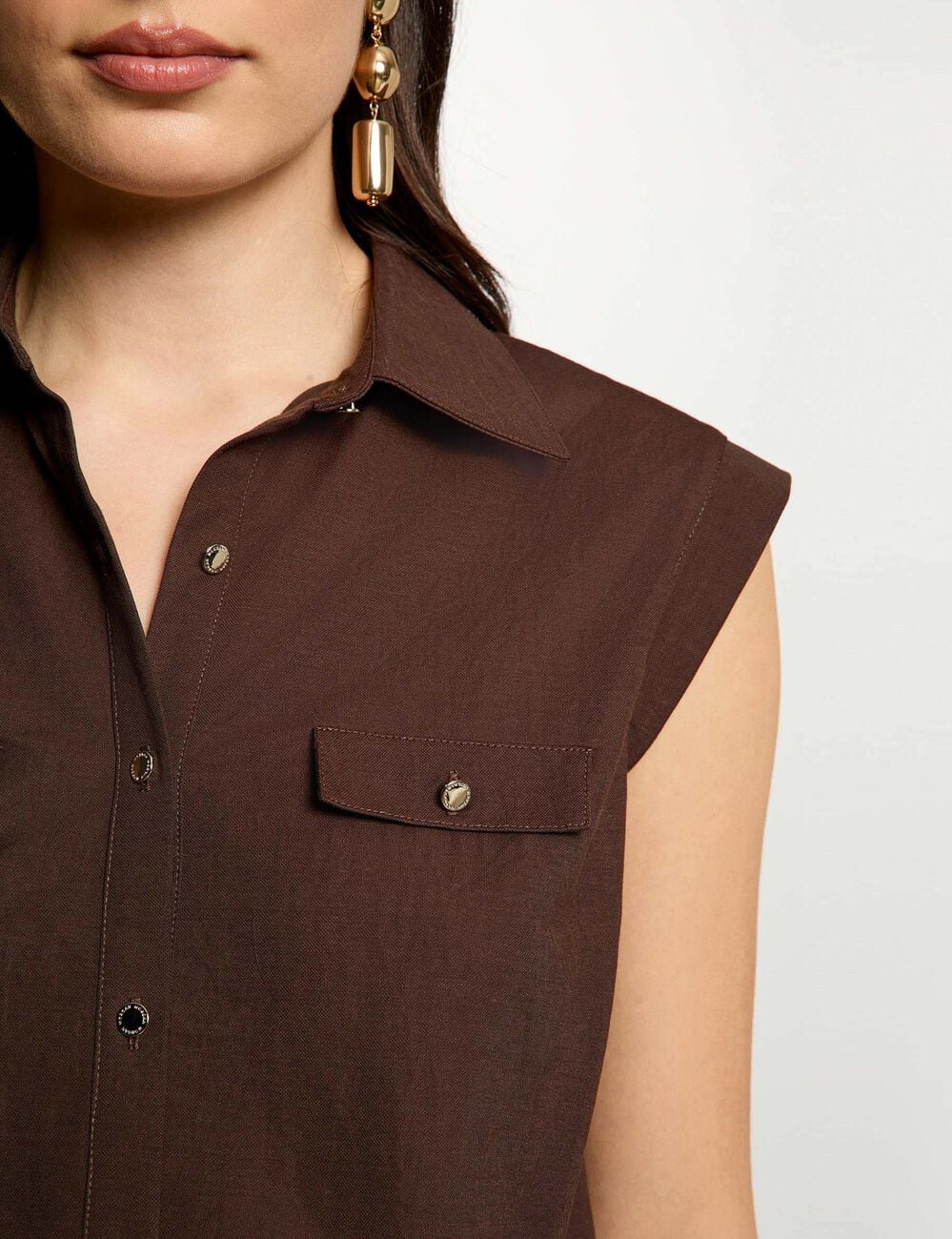 Chemise nou&eacute;e sans manches marron fonc&eacute; femme