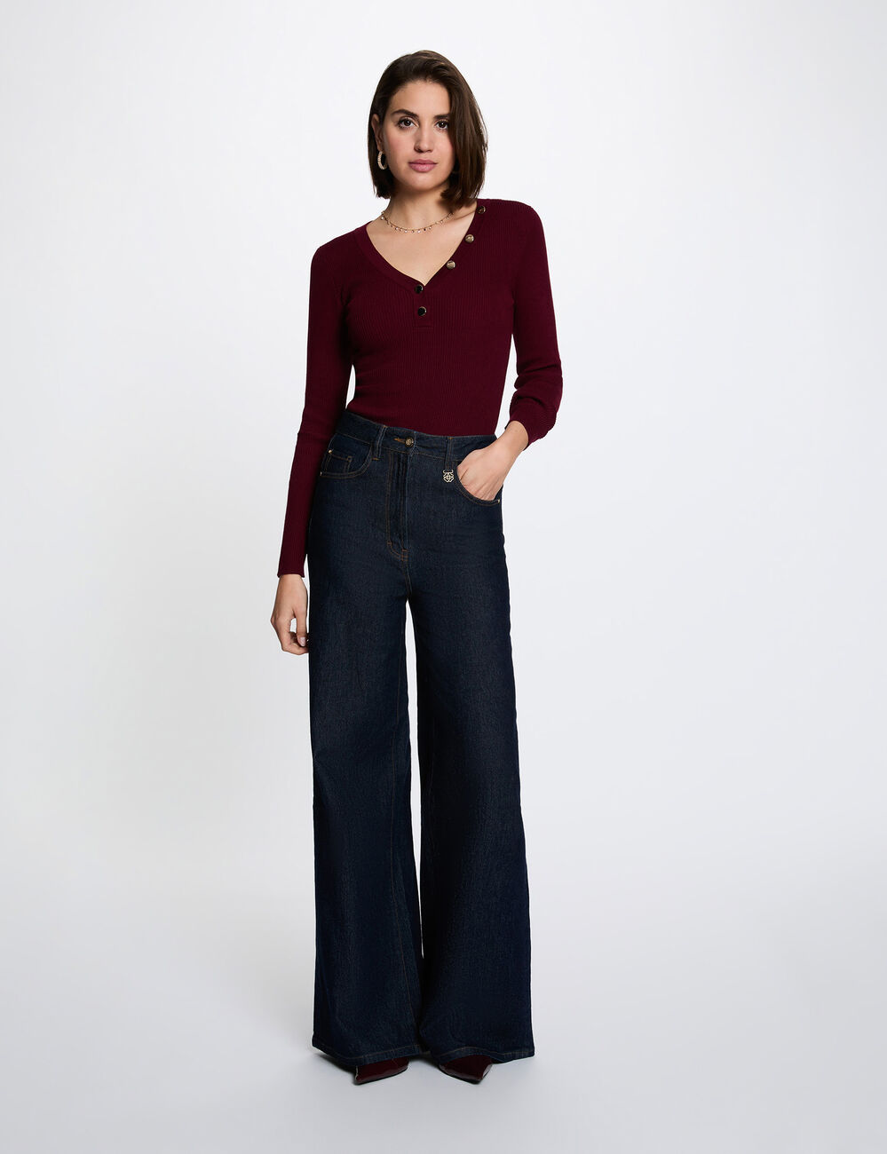 Pull col v ajust&eacute; bordeaux femme