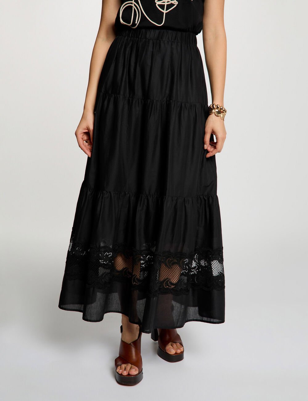 Lange rok met lagen zwart vrouw