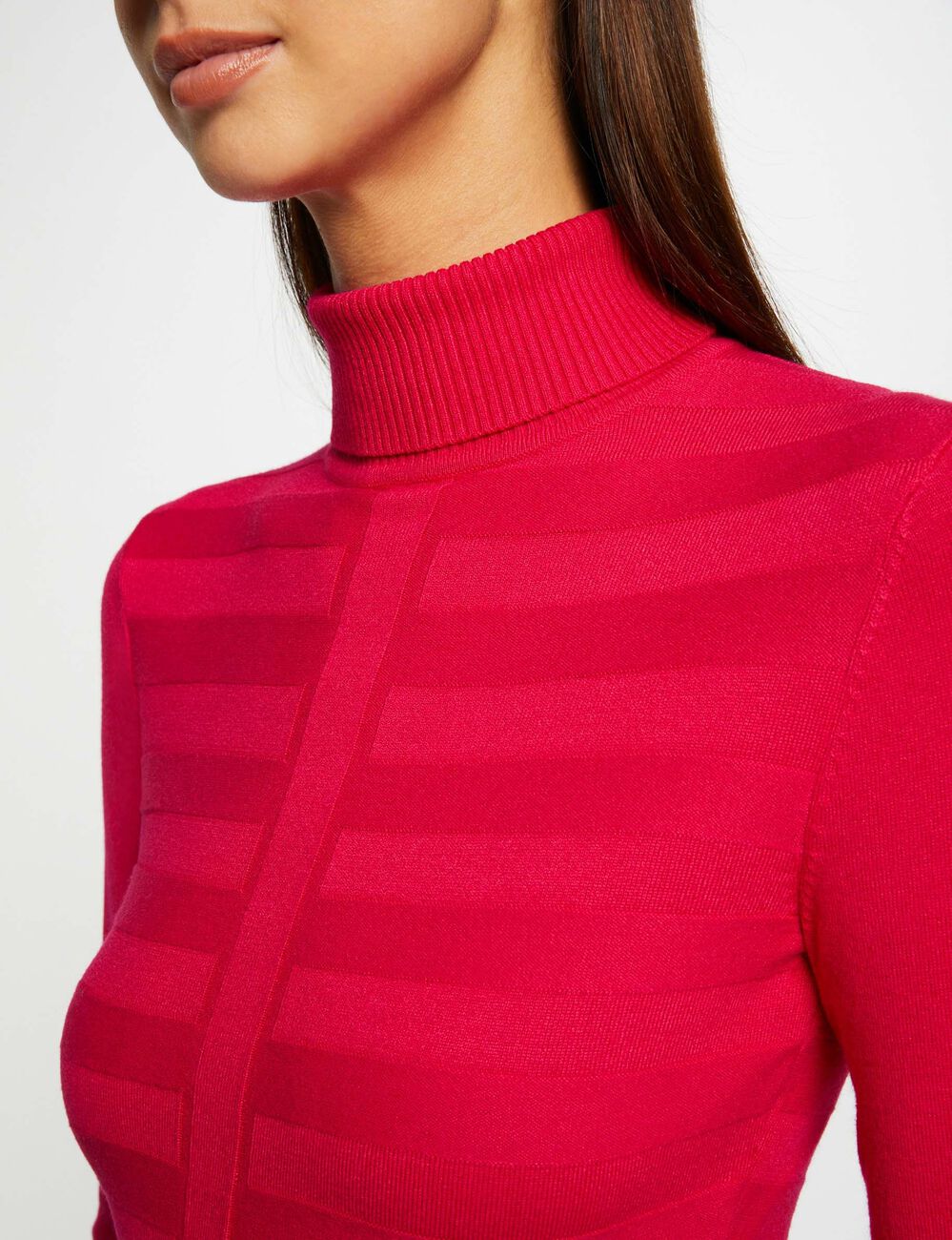 Pull col roul&eacute; ajust&eacute; rose moyen femme