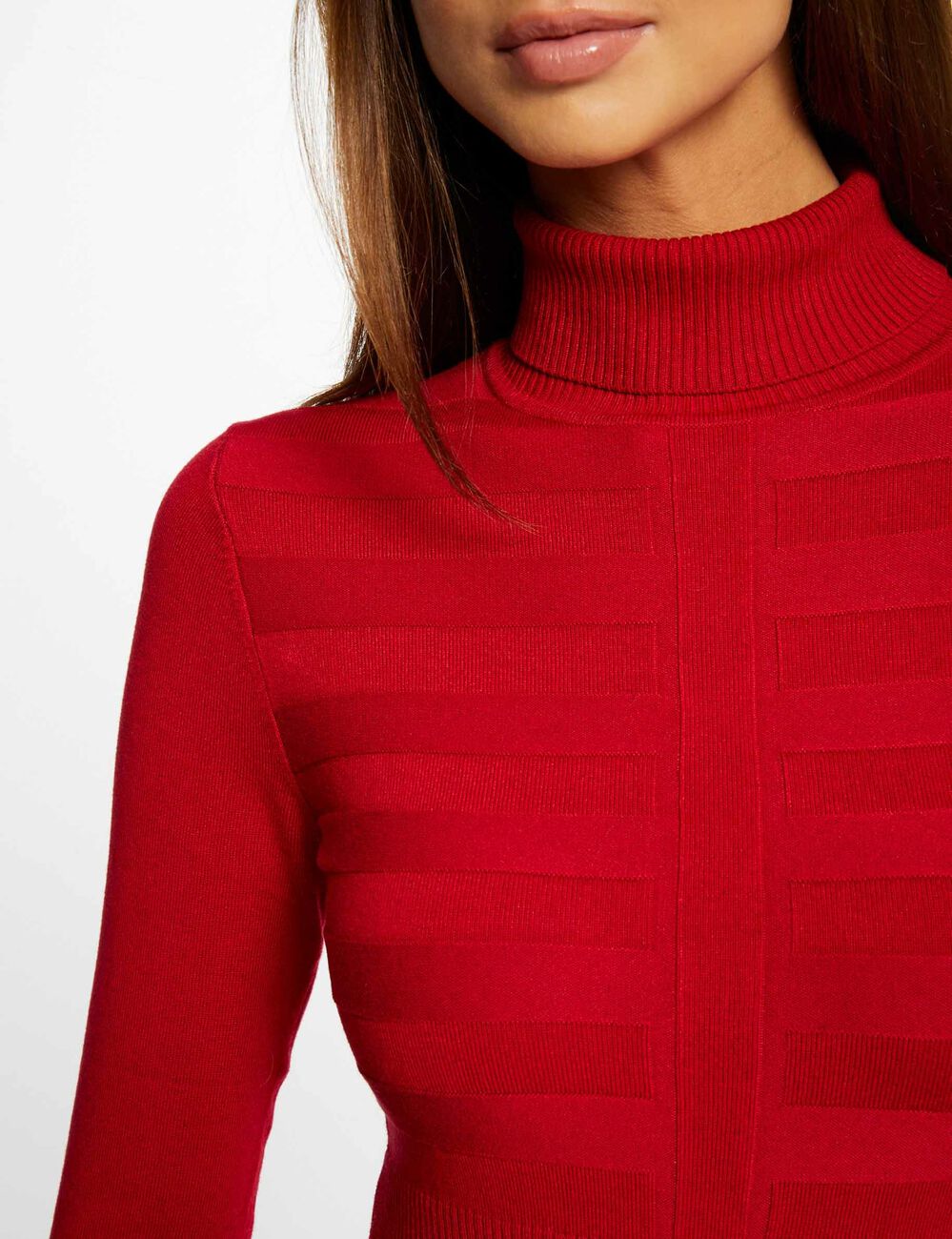 Pull col roul&eacute; ajust&eacute; rouge vin femme