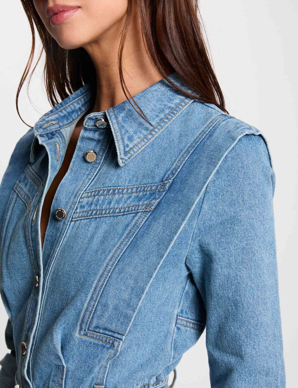Aansluitende spijkerjurk met knopen stone washed denim vrouw