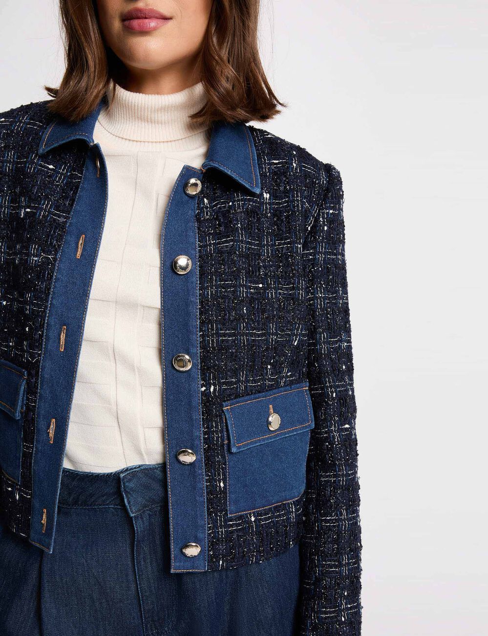 Getailleerd kort jasje meerkleurig vrouw