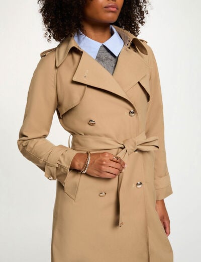 beige vrouw