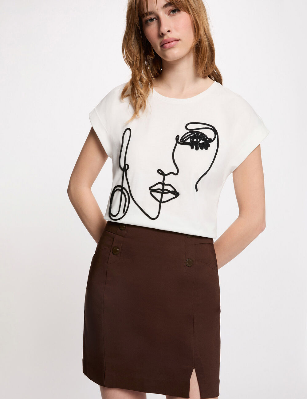 T-shirt met gezichtsborduursel helder wit vrouw