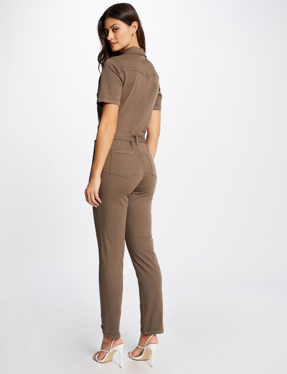 Recht getailleerde jumpsuit met riem brons vrouw