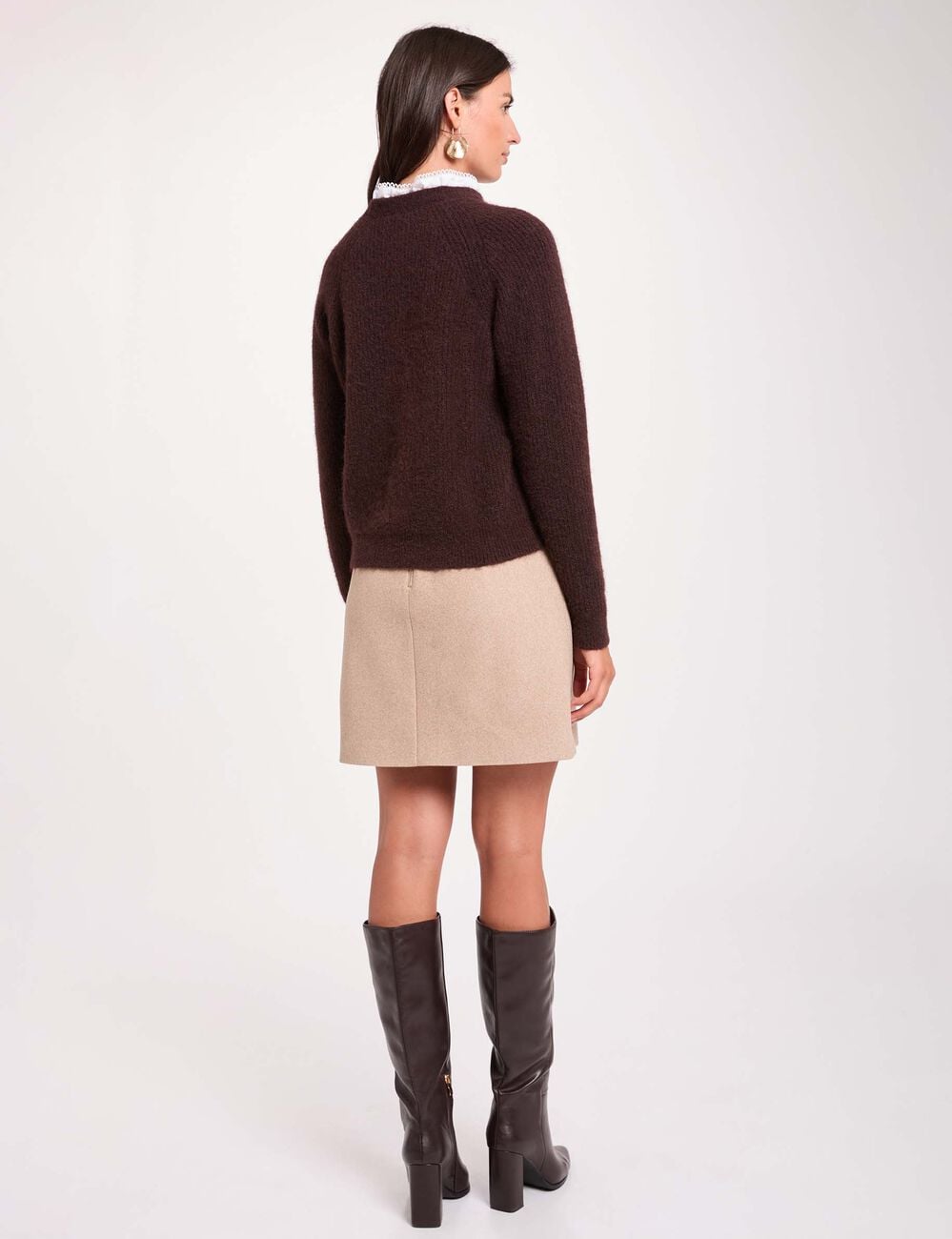 Trui met ronde hals en blouse-details donker bruin vrouw