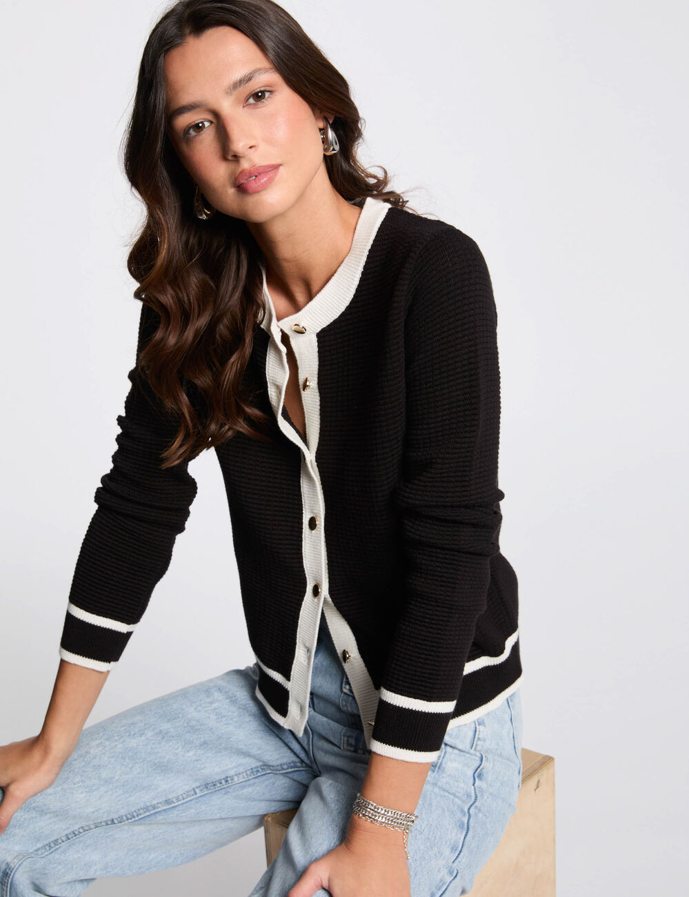 Korte cardigan met ronde hals zwart vrouw