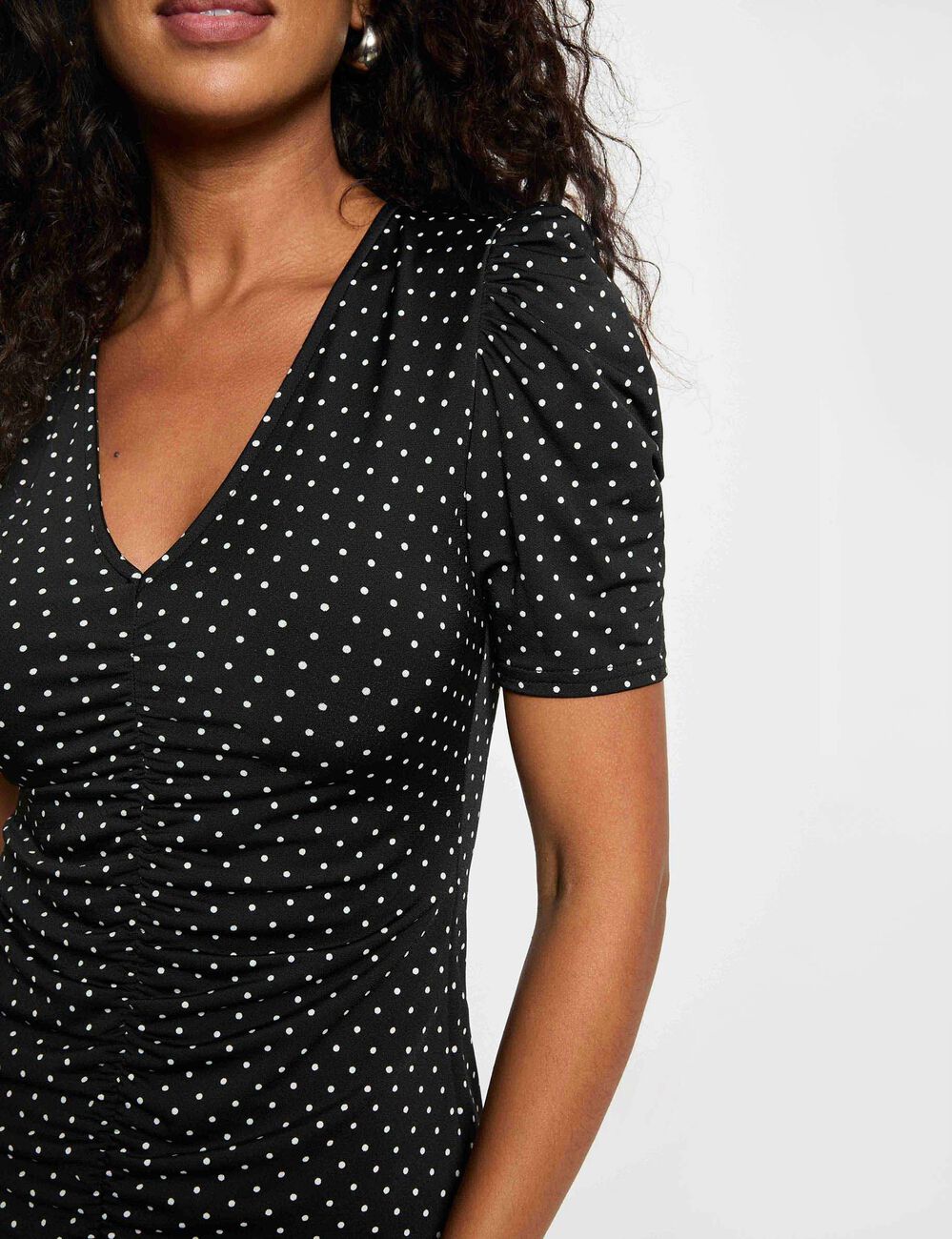 Korte jurk met pofmouwen zwart vrouw