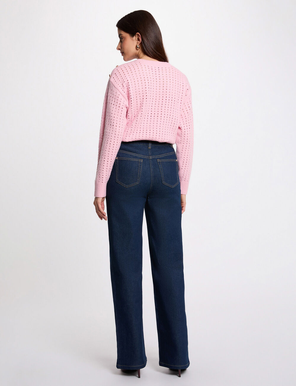 Pull &eacute;paules boutonn&eacute;es rose clair femme