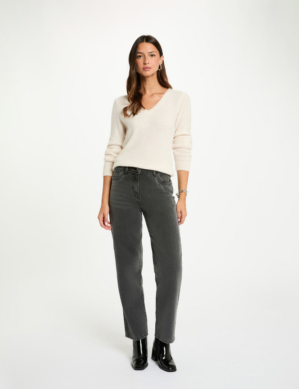 Pull court col v ivoire femme