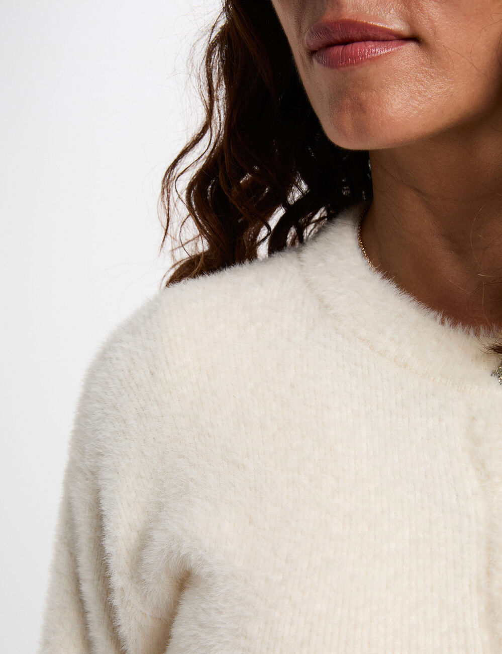 Getailleerde gebreide jurk ivoor vrouw