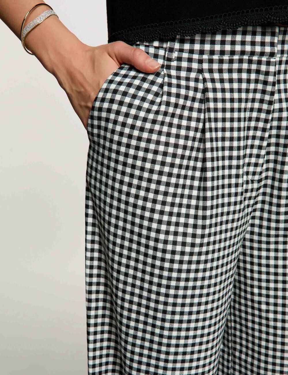 Pantalon large &agrave; plis noir femme