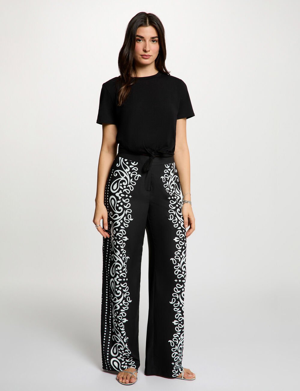 Pantalon fluide imprim&eacute; noir femme