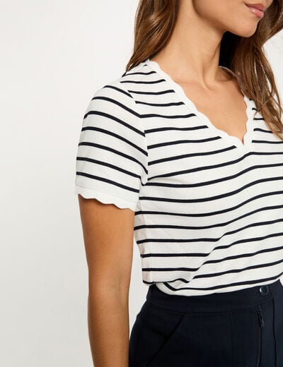 T-shirt ray&eacute; col v blanc femme