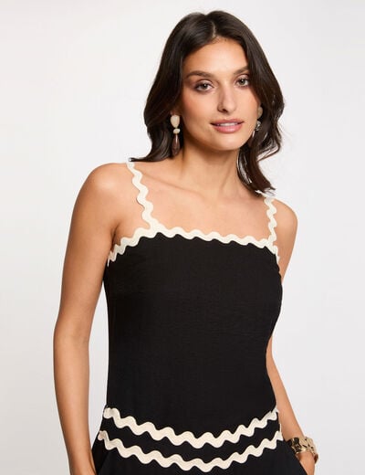 Top ajust&eacute; noir femme