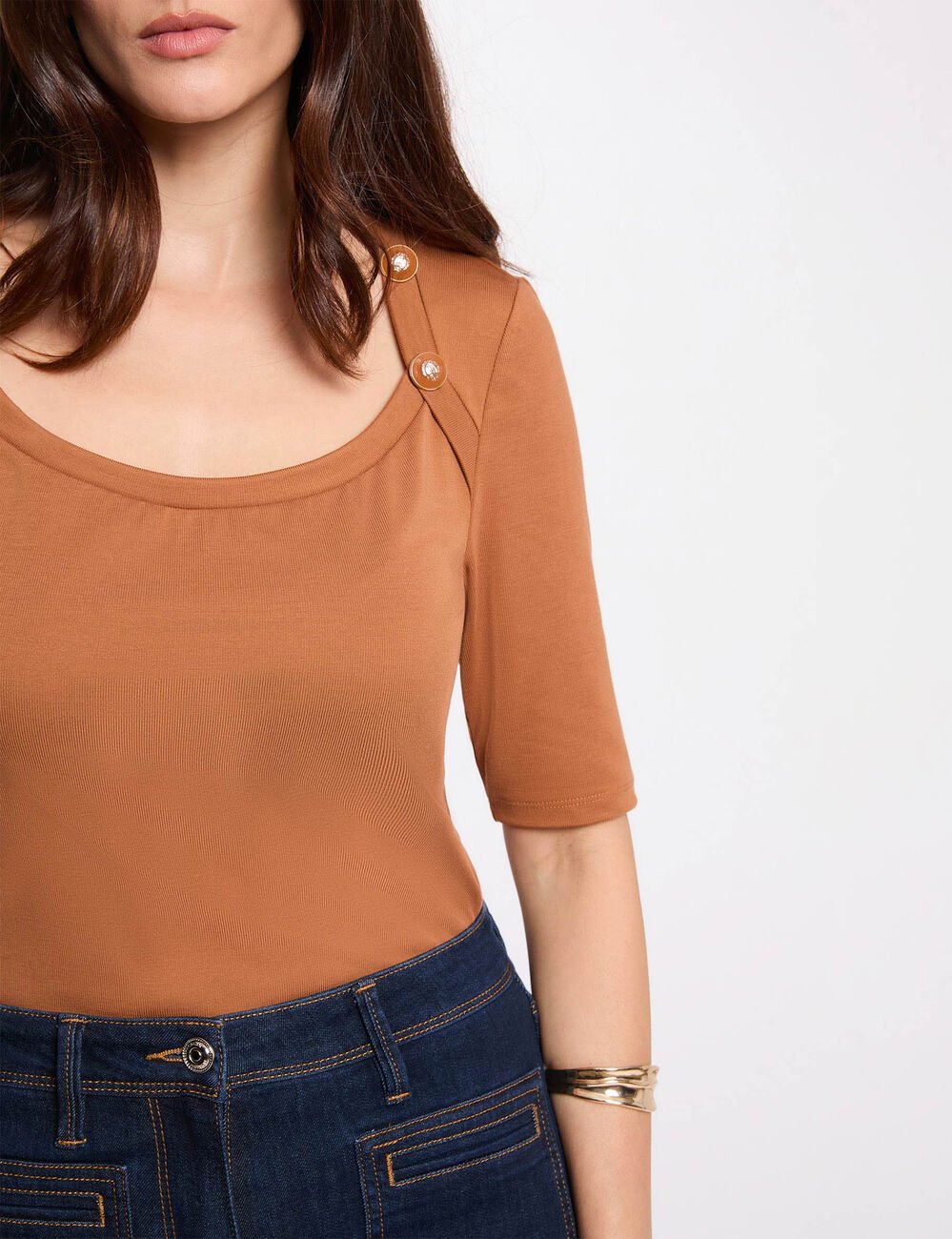 T-shirt cintr&eacute; encolure bateau camel femme