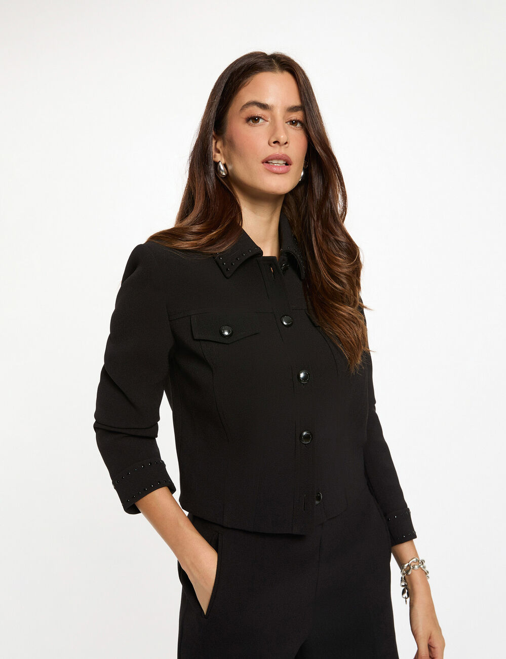 Veste courte cloutée noir femme