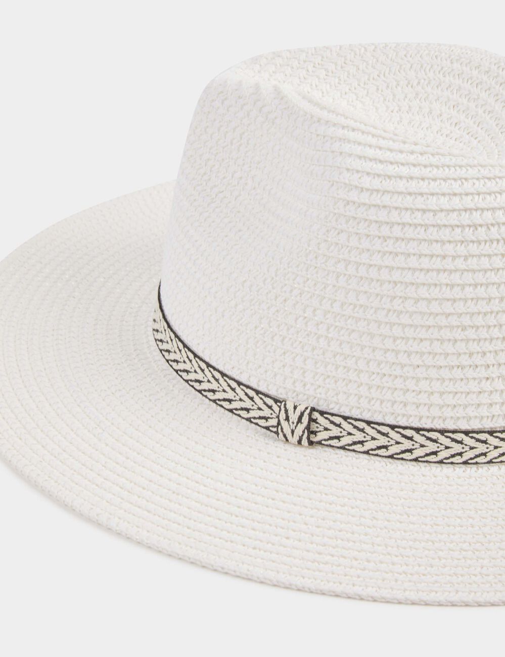 Grafische strohoed helder wit vrouw