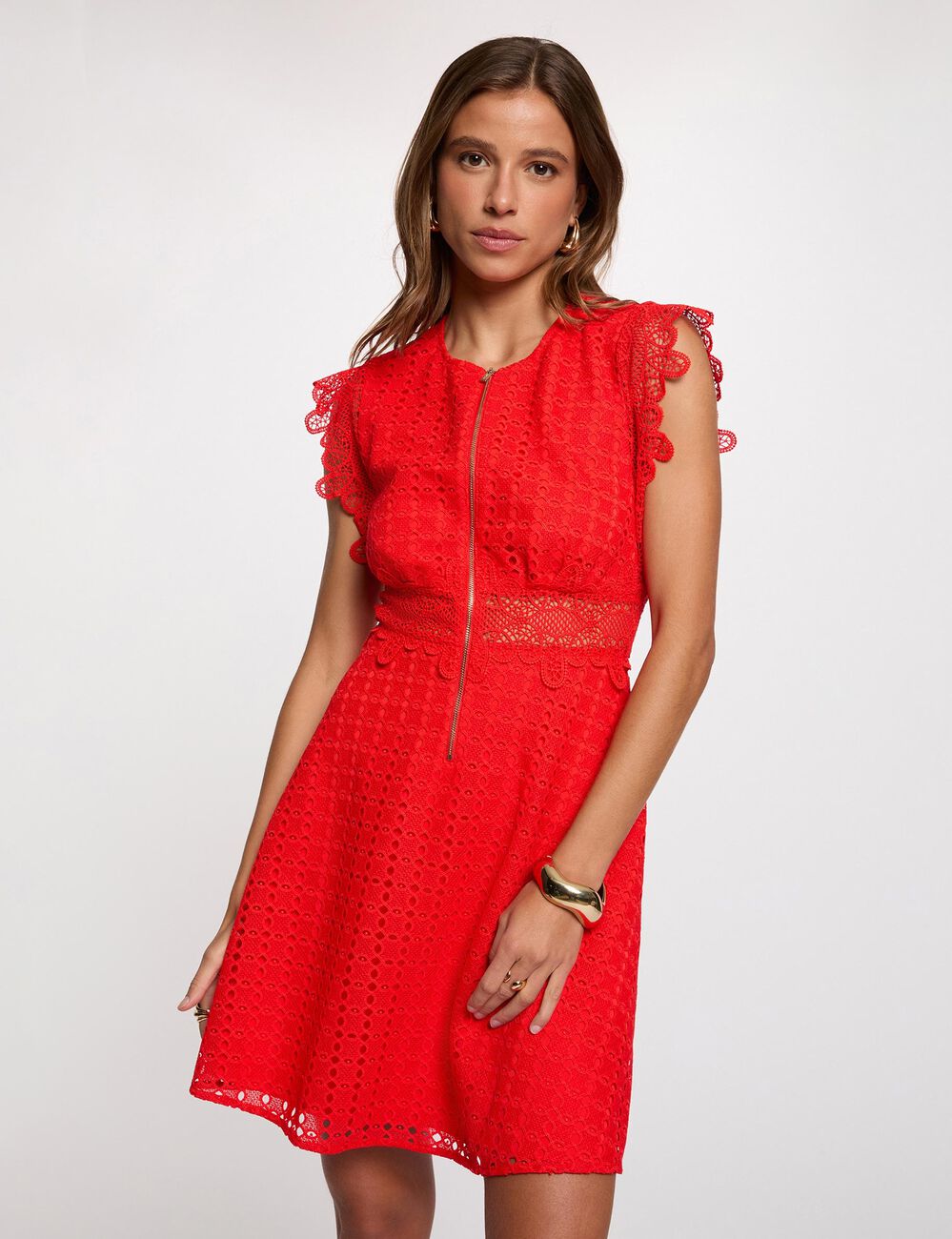 Robe courte &eacute;vas&eacute;e dentelle rouge vif femme