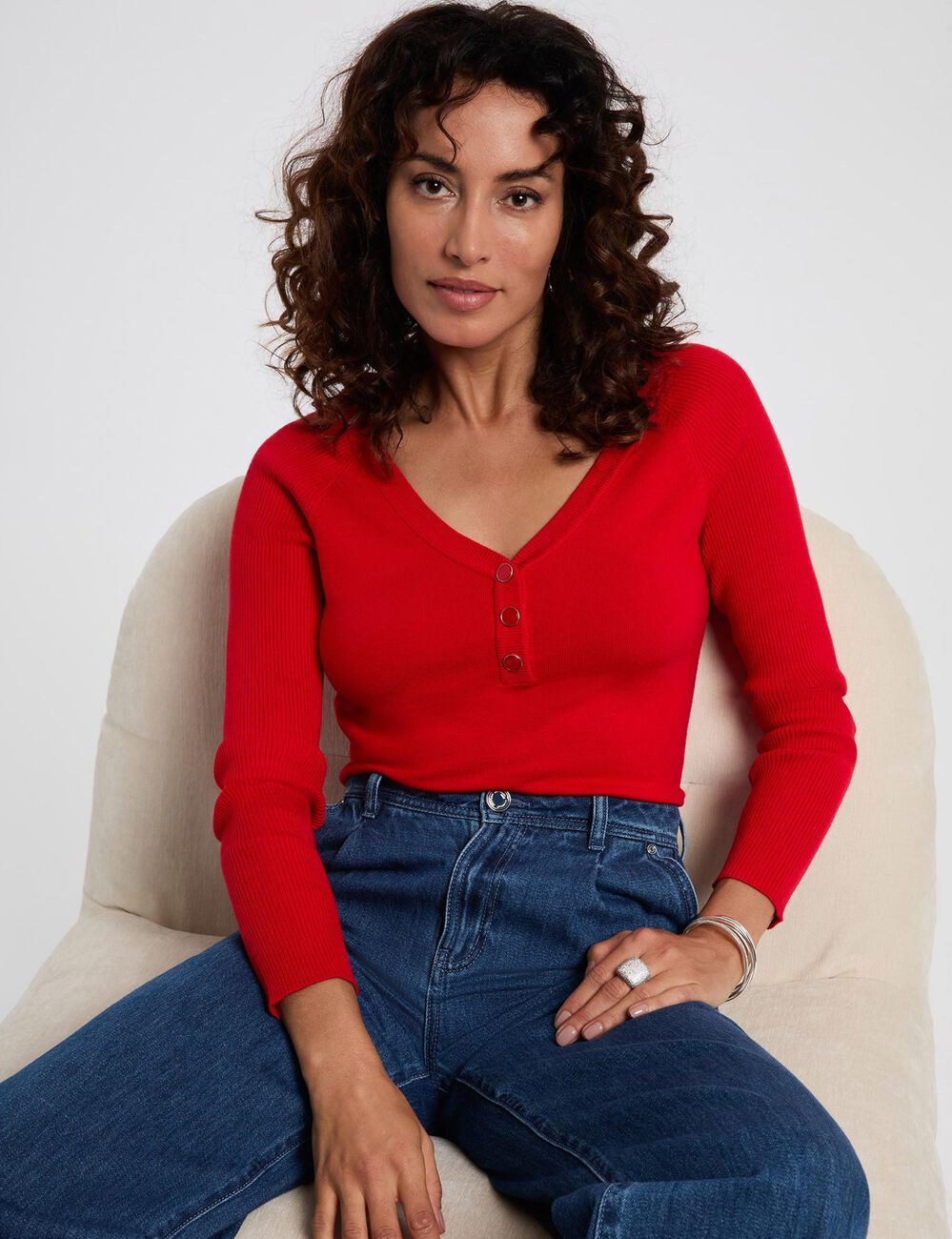 Pull ajust&eacute; col v rouge femme