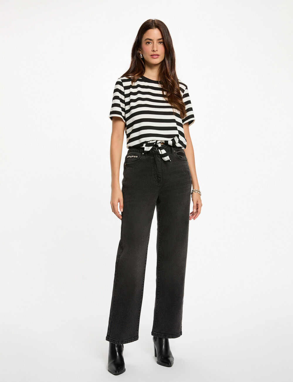 Gestreept cropped T-shirt helder wit vrouw