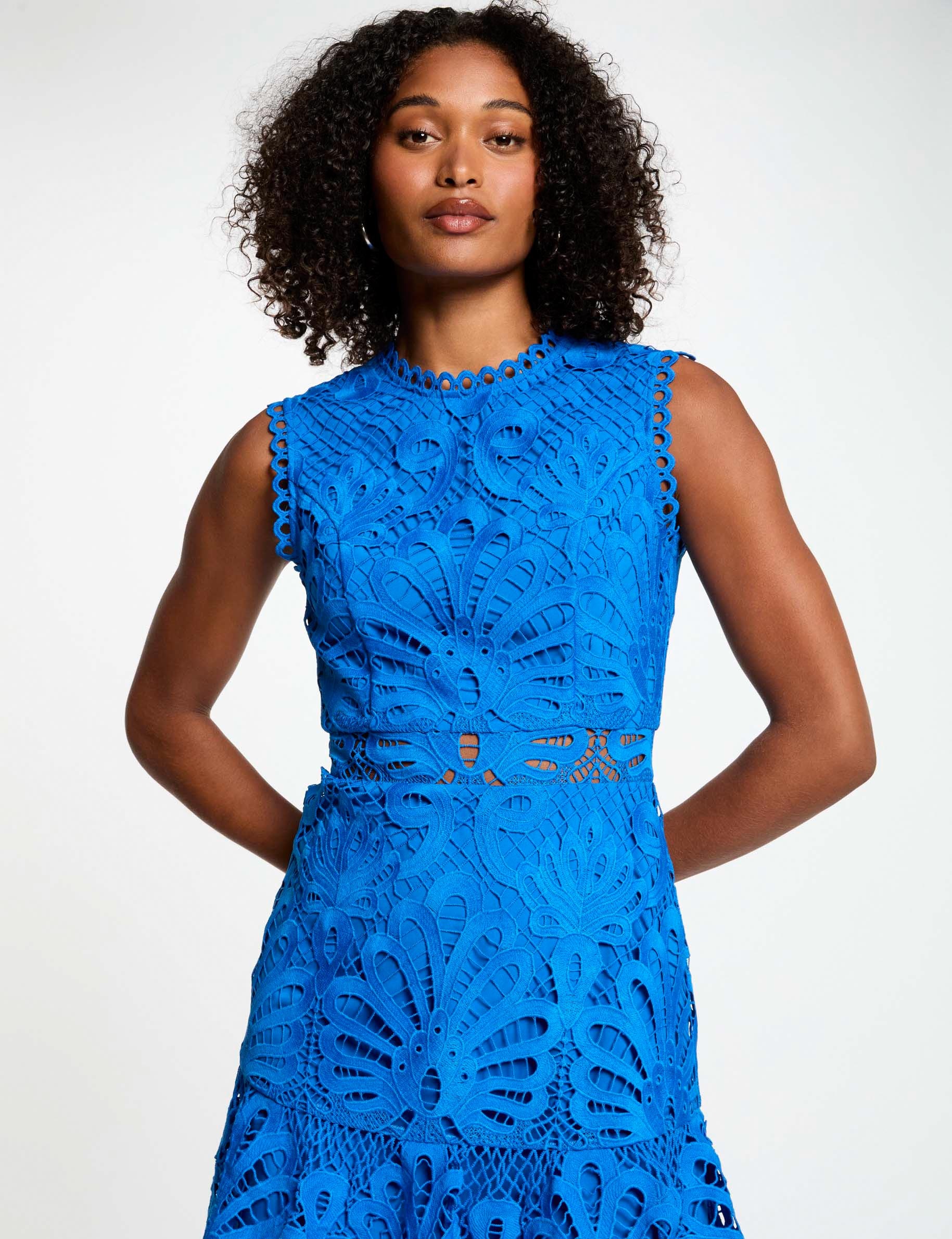 robe courte trapeze dentelle bleu electrique femme Robe courte trapèze dentelle bleu electrique femme