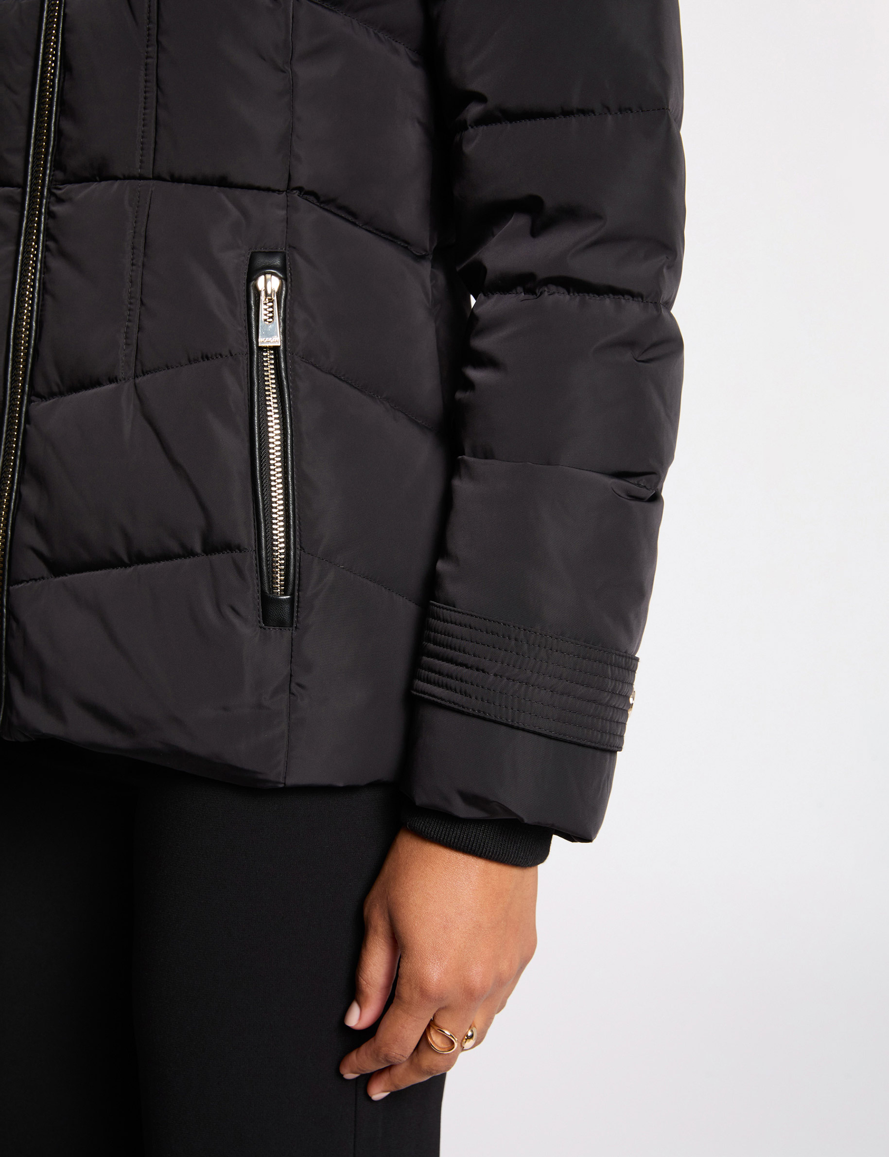 doudoune courte ajustee noir femme Doudoune courte ajustée noir femme