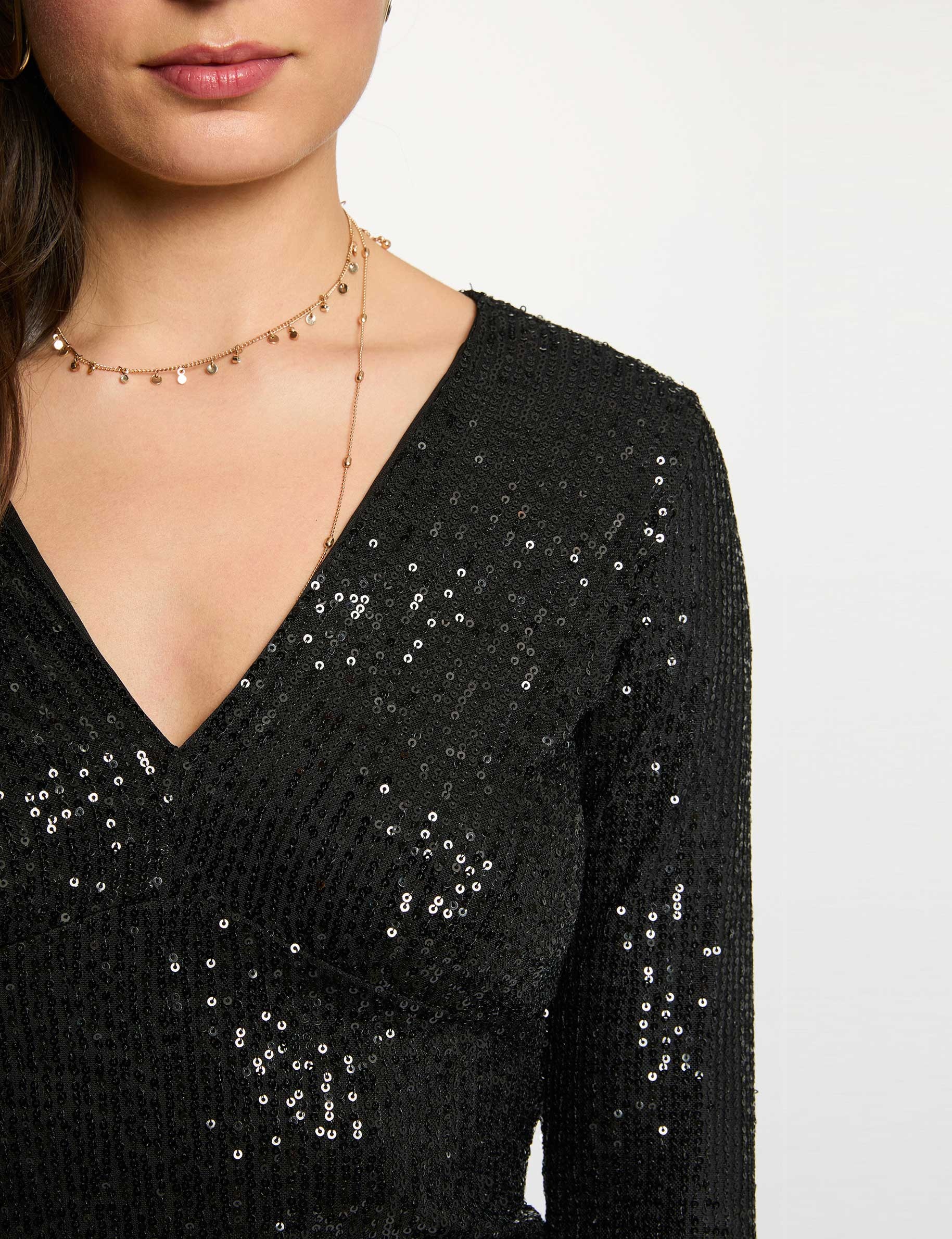 T-shirt cintr&eacute; col v noir femme