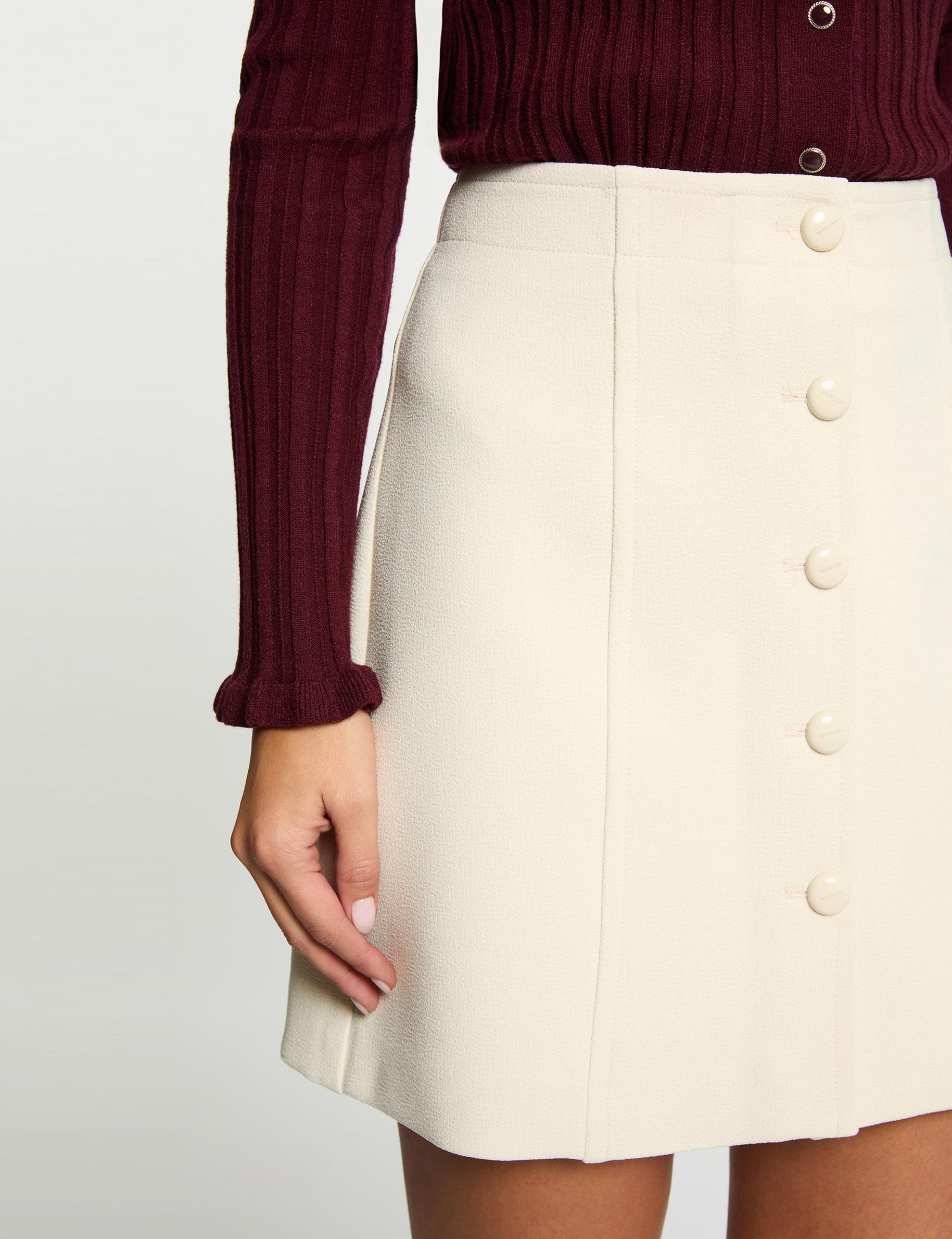 Jupe courte ajust&eacute;e creme femme