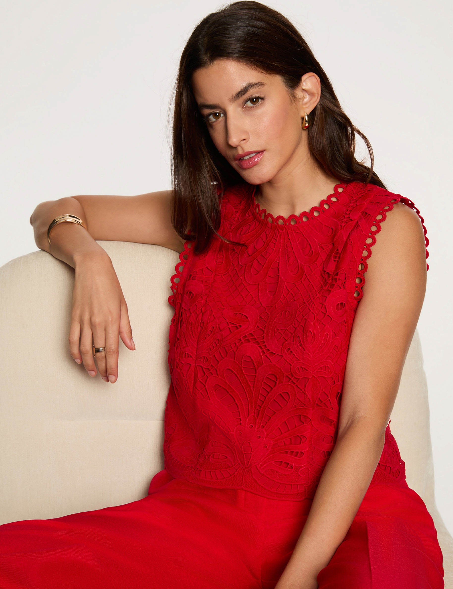 Mouwloze kanten top met print rood vrouw