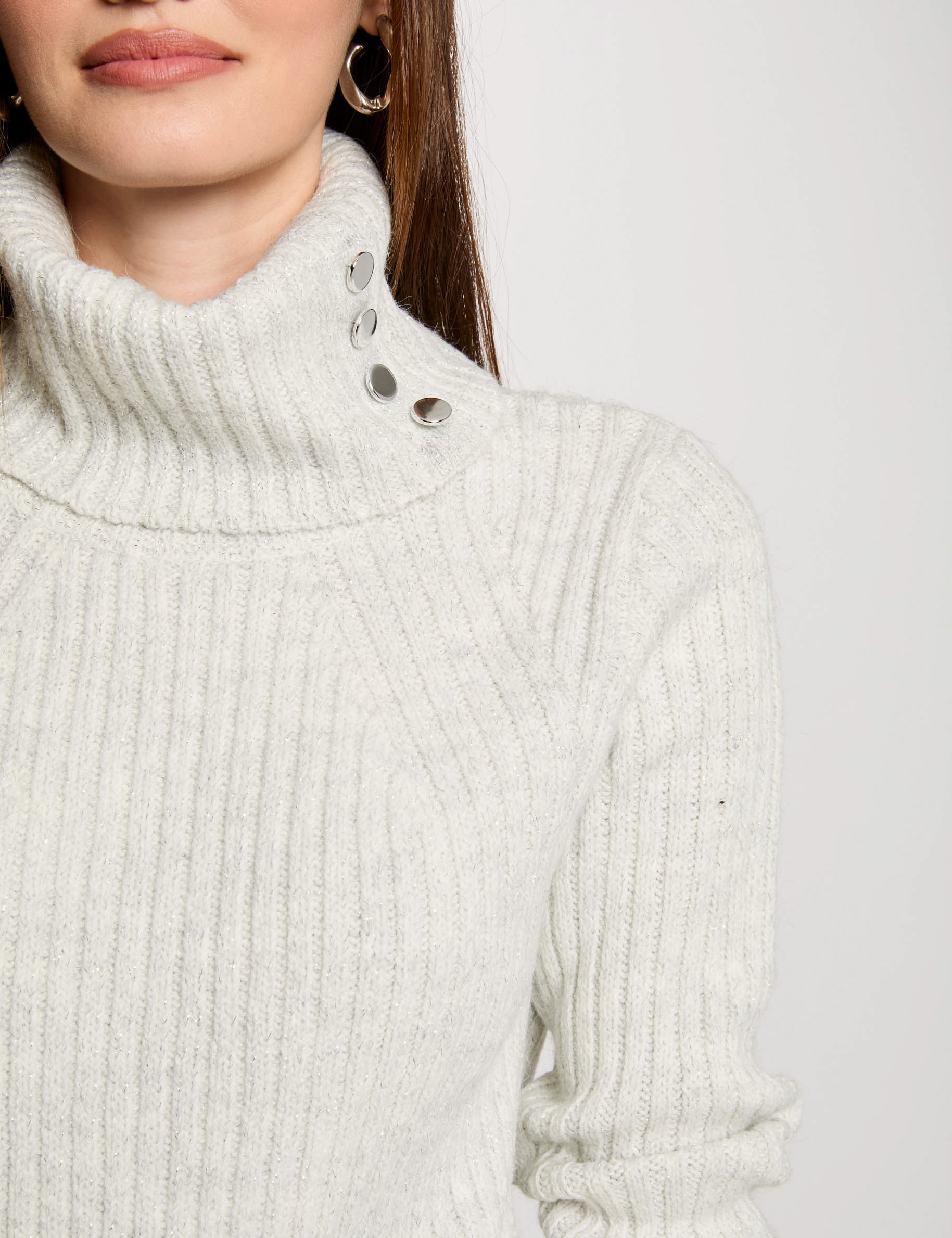 Pull col roul&eacute; &agrave; boutons gris clair femme