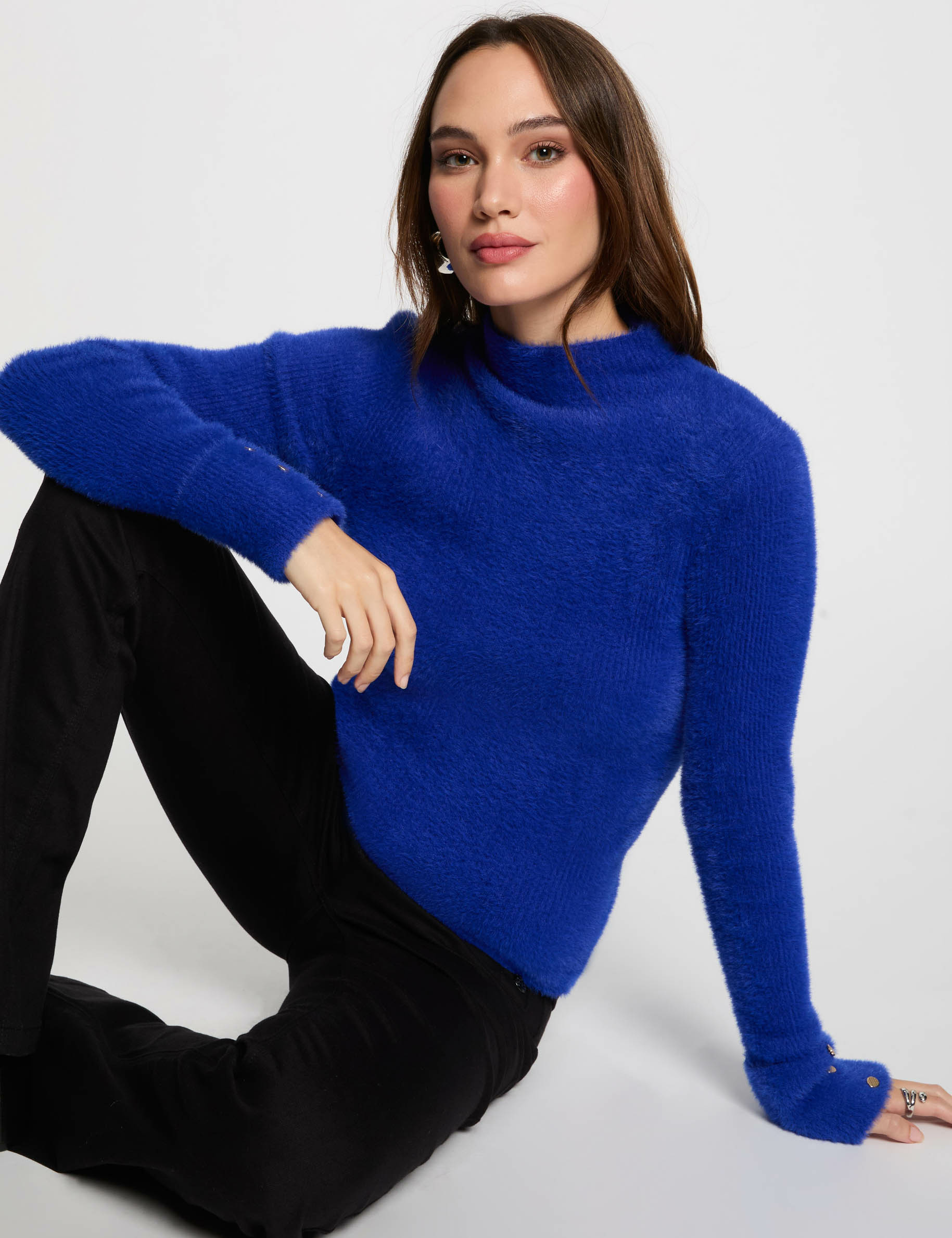 lang gebreide trui met pluizige stof bleu vrouw Lang gebreide trui met pluizige stof bleu vrouw