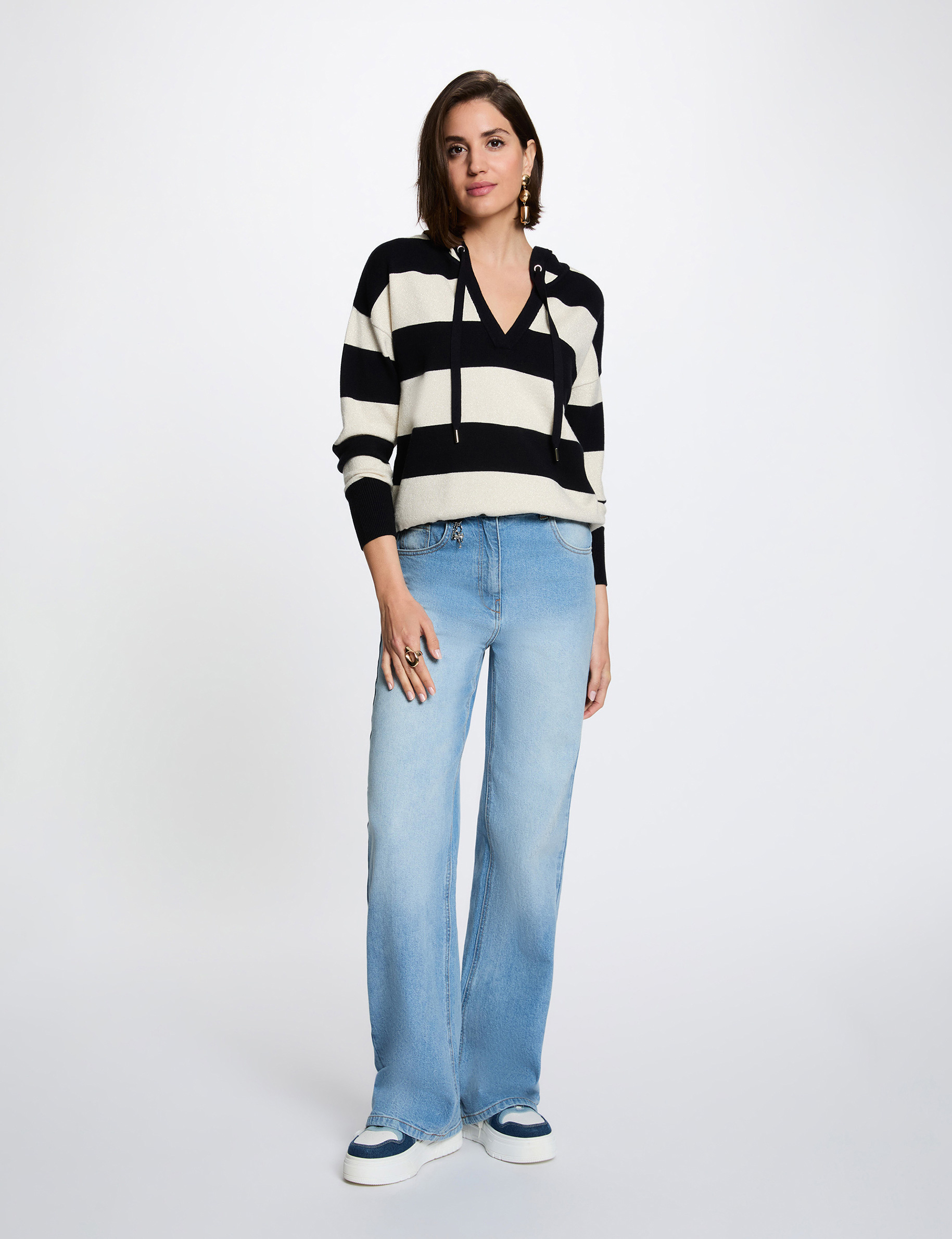 Pull ray&eacute; &agrave; capuche bleu marine femme