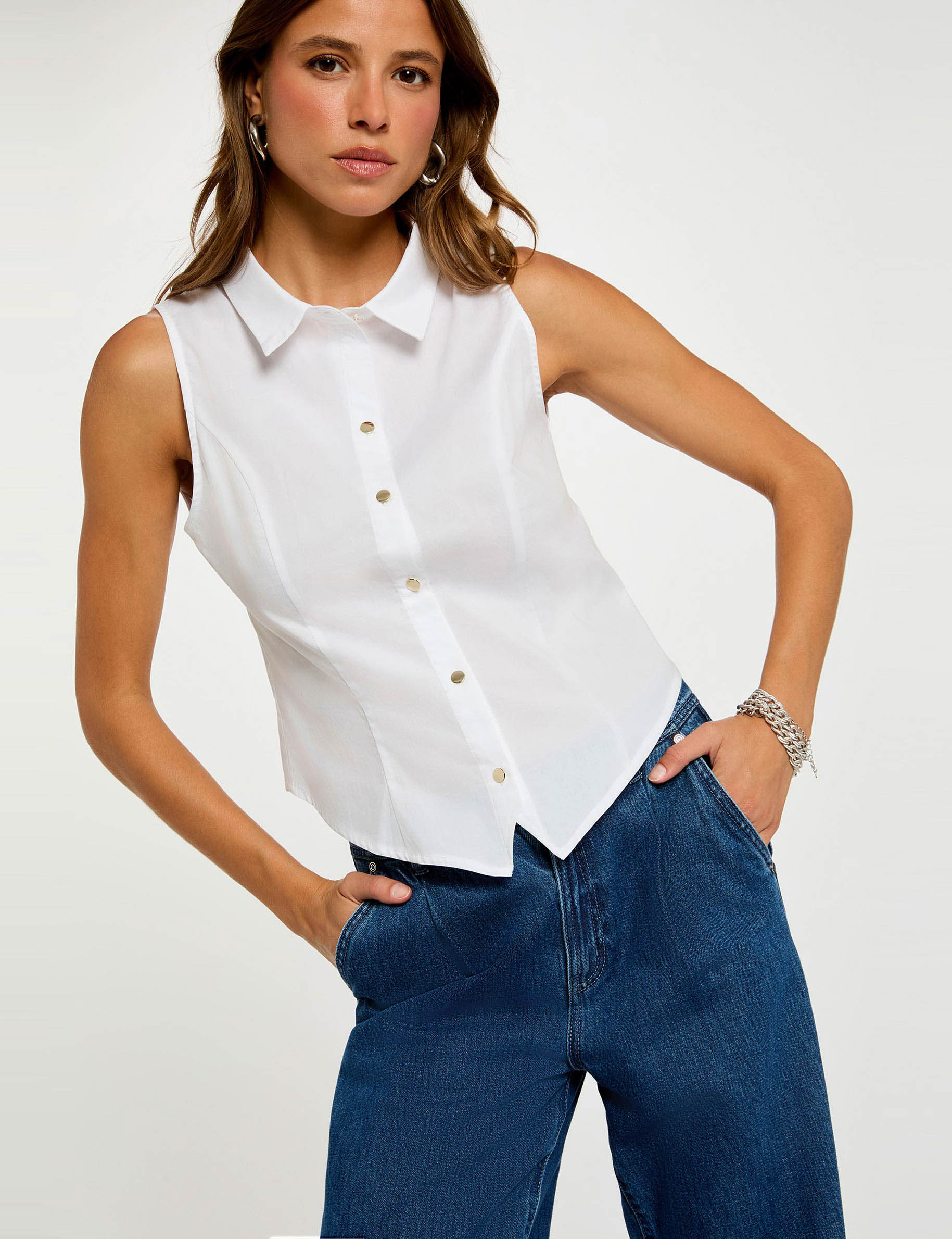 chemise cintree sans manches blanc femme Chemise cintrée sans manches blanc femme