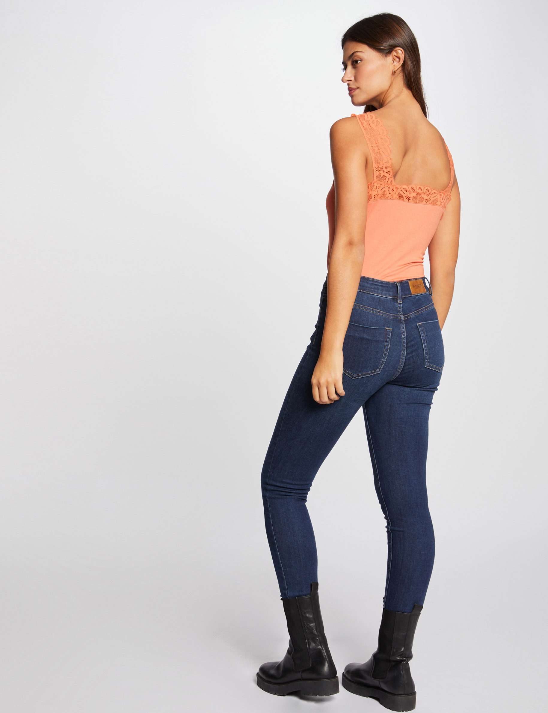 kanten topje met brede bandjes oranje vrouw Kanten topje met brede bandjes oranje vrouw