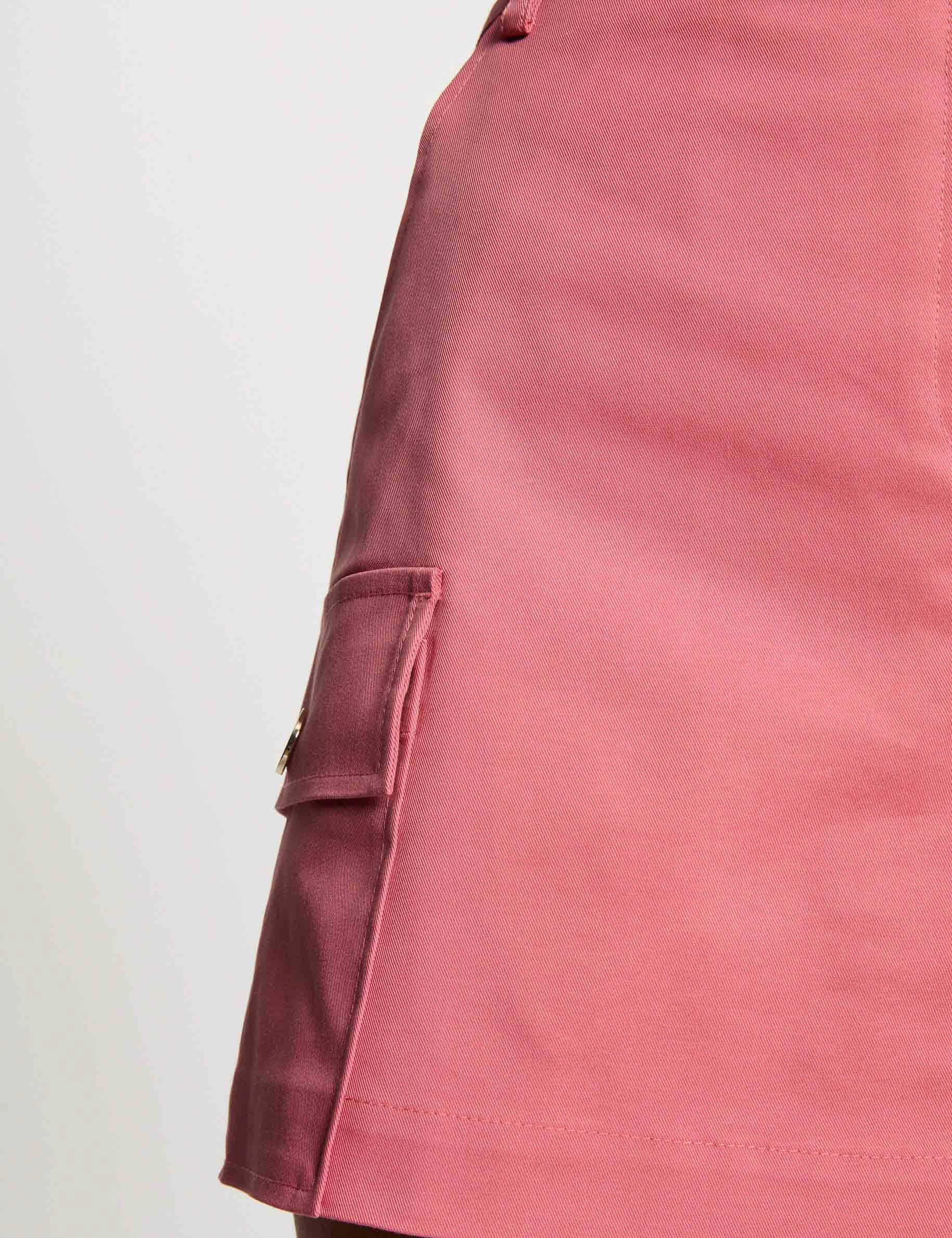 korte rok short oud roze vrouw Korte rok-short oud roze vrouw