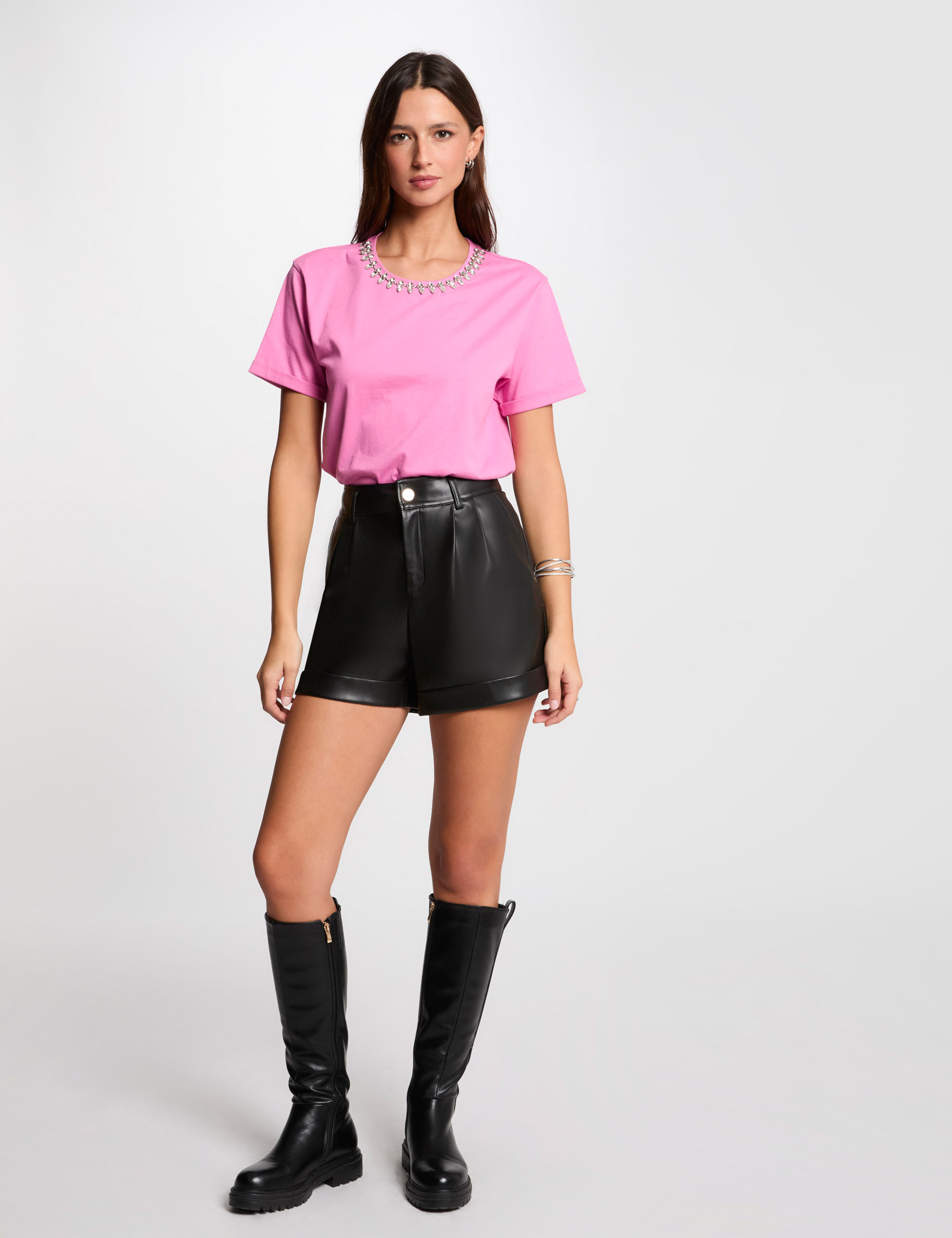 t shirt met korte mouwen en sieraden roze vrouw T-shirt met korte mouwen en sieraden roze vrouw