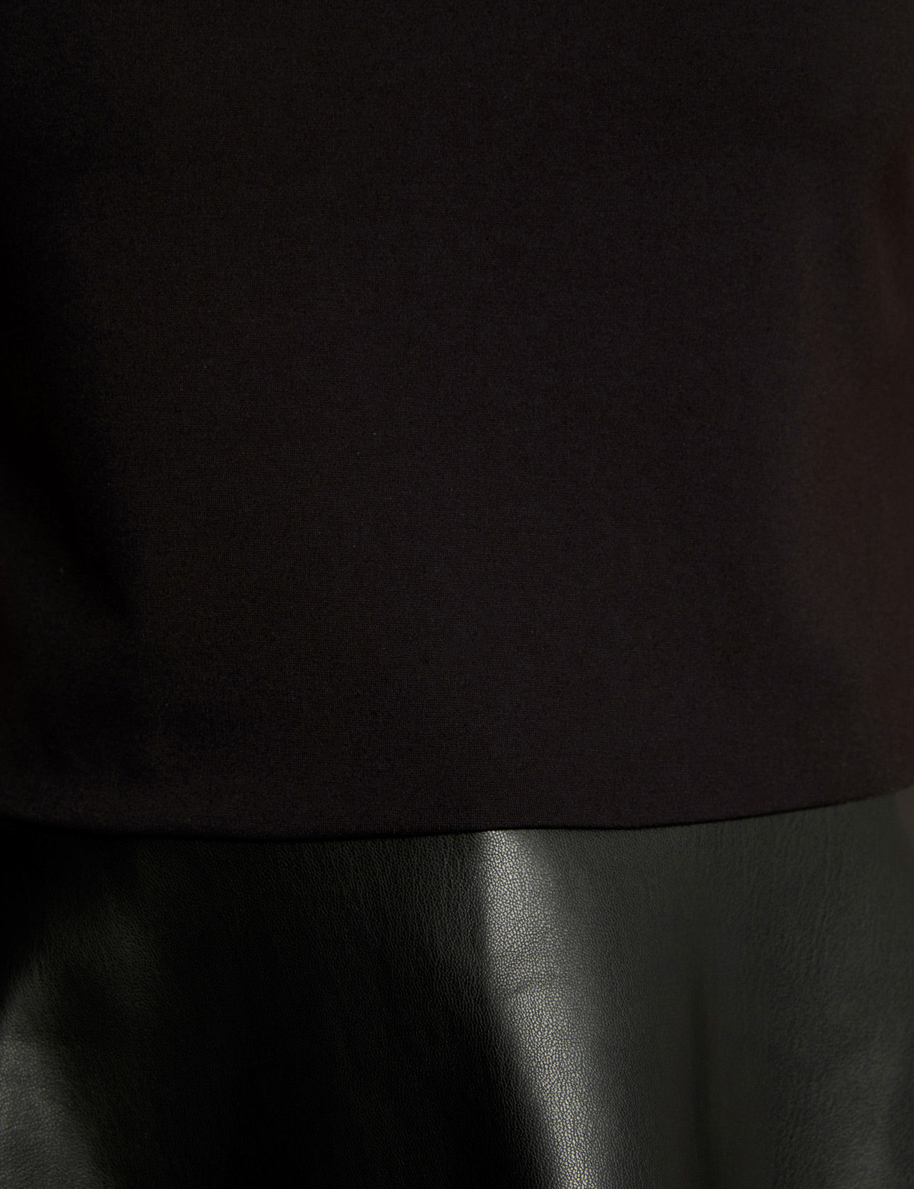 getailleerd t shirt van imitatieleer zwart vrouw null