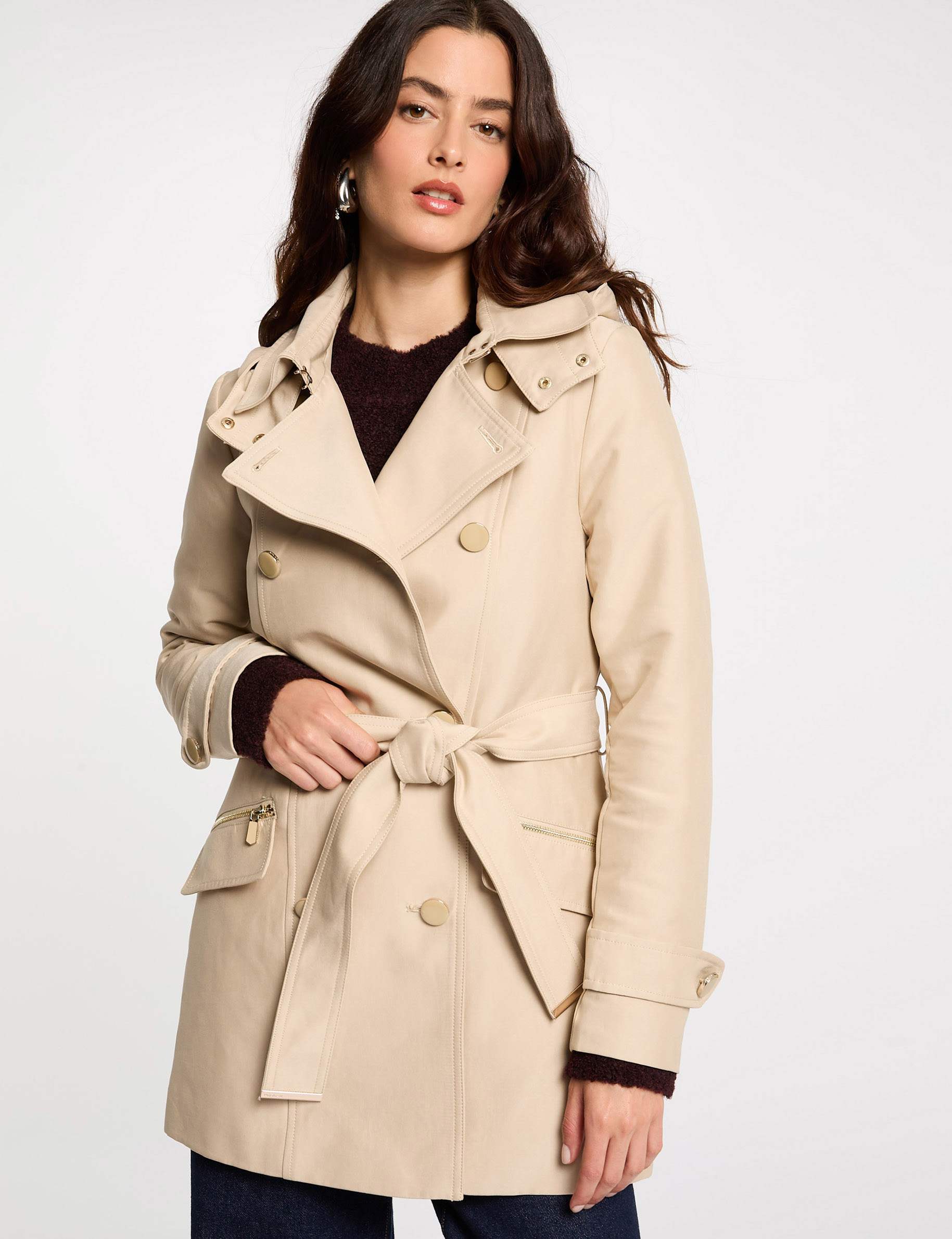 getailleerde trenchcoat met capuchon zand vrouw Getailleerde trenchcoat met capuchon zand vrouw
