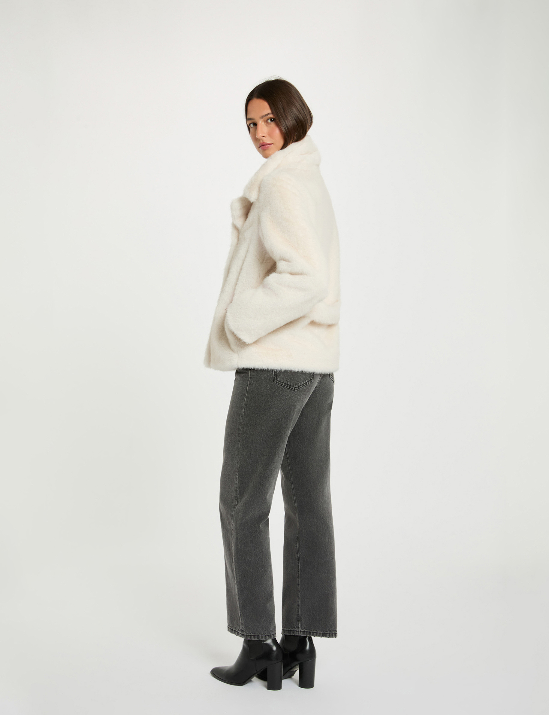 rechte jas met knopen ivoor vrouw Rechte jas met knopen ivoor vrouw