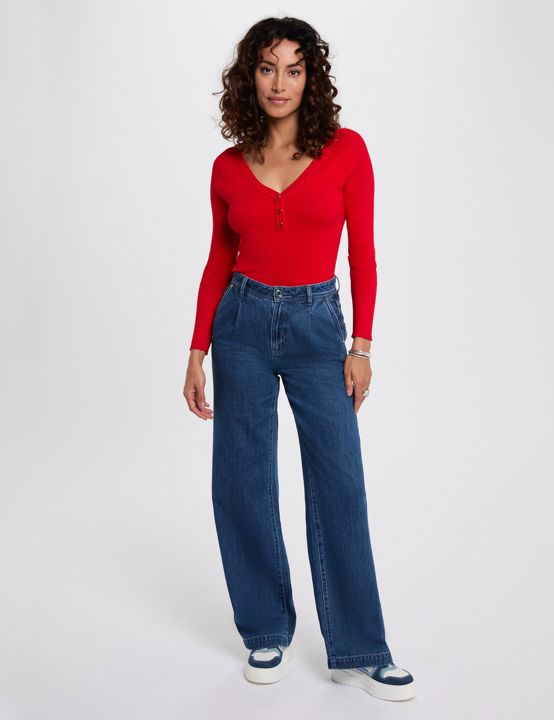 Pull ajust&eacute; col v rouge femme