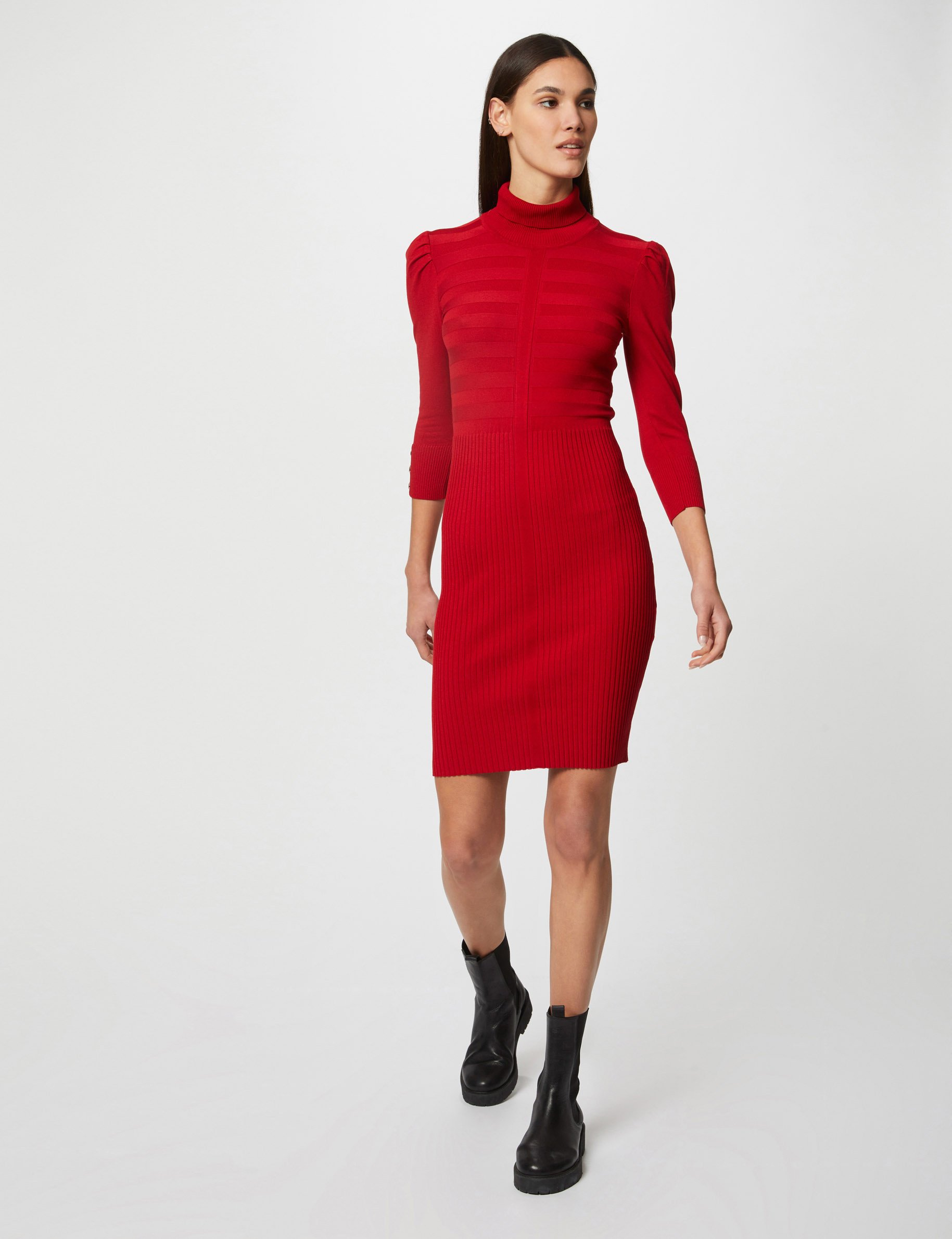 Getailleerde jurk met rolkraag rood vrouw
