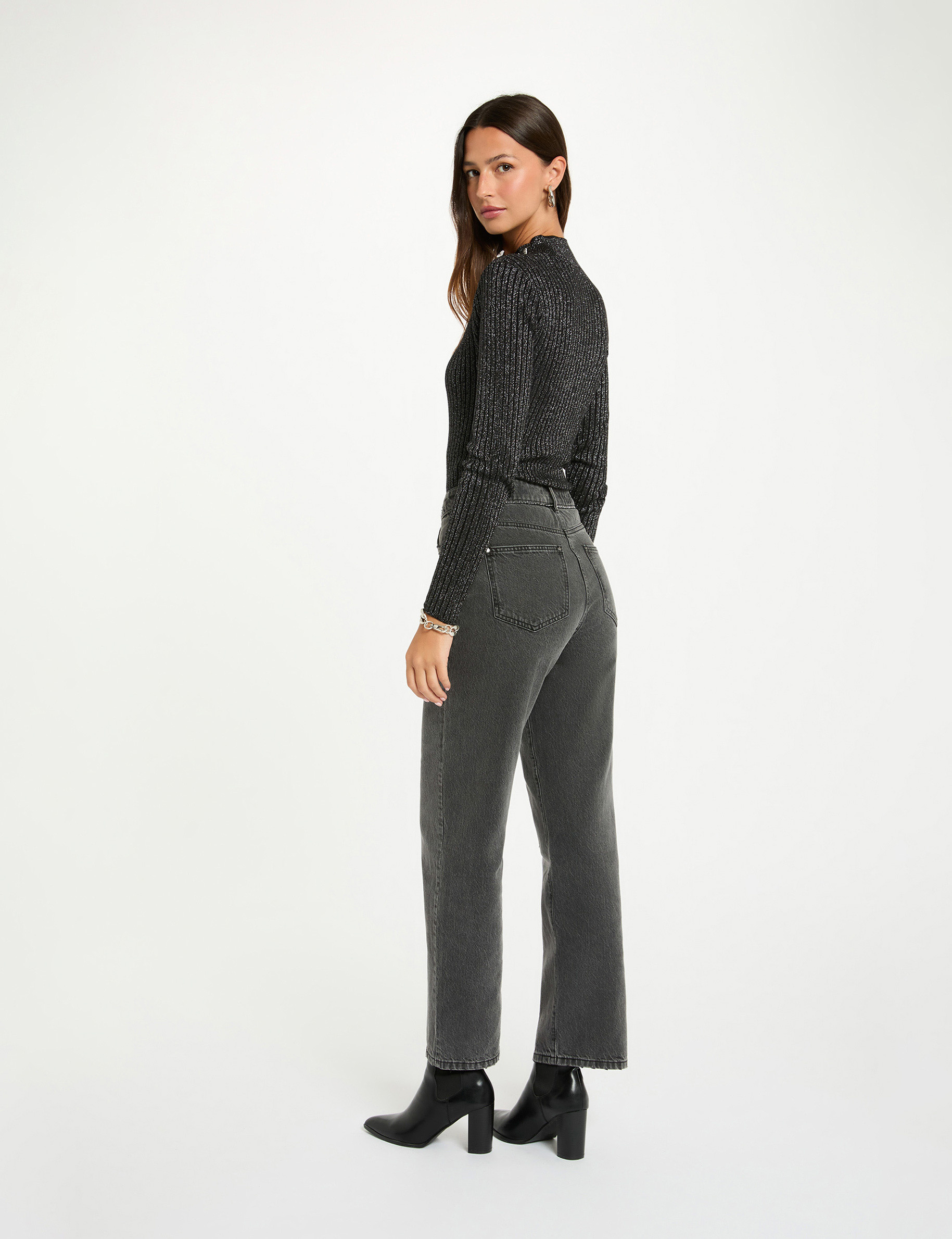 Pull ajusté col montant noir femme