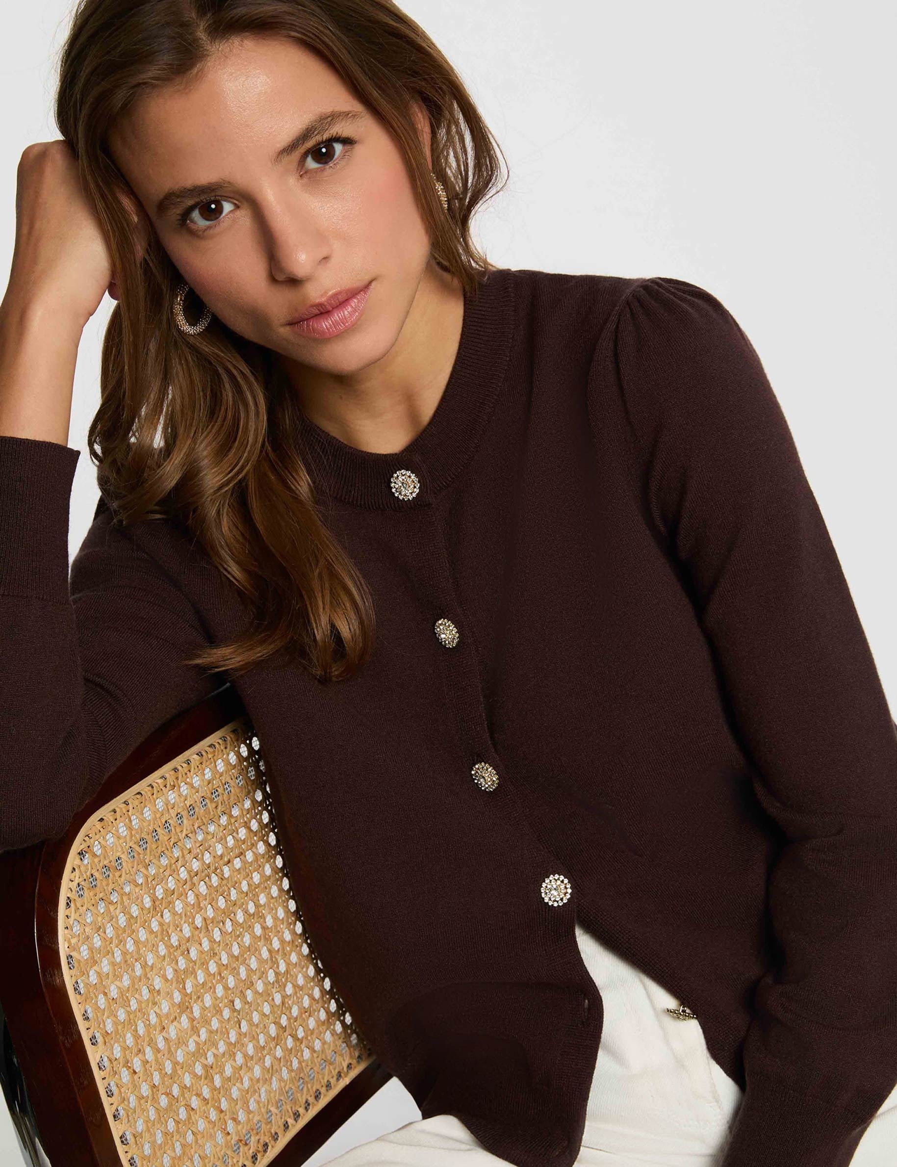 Gebreid vest met ronde hals donker bruin vrouw