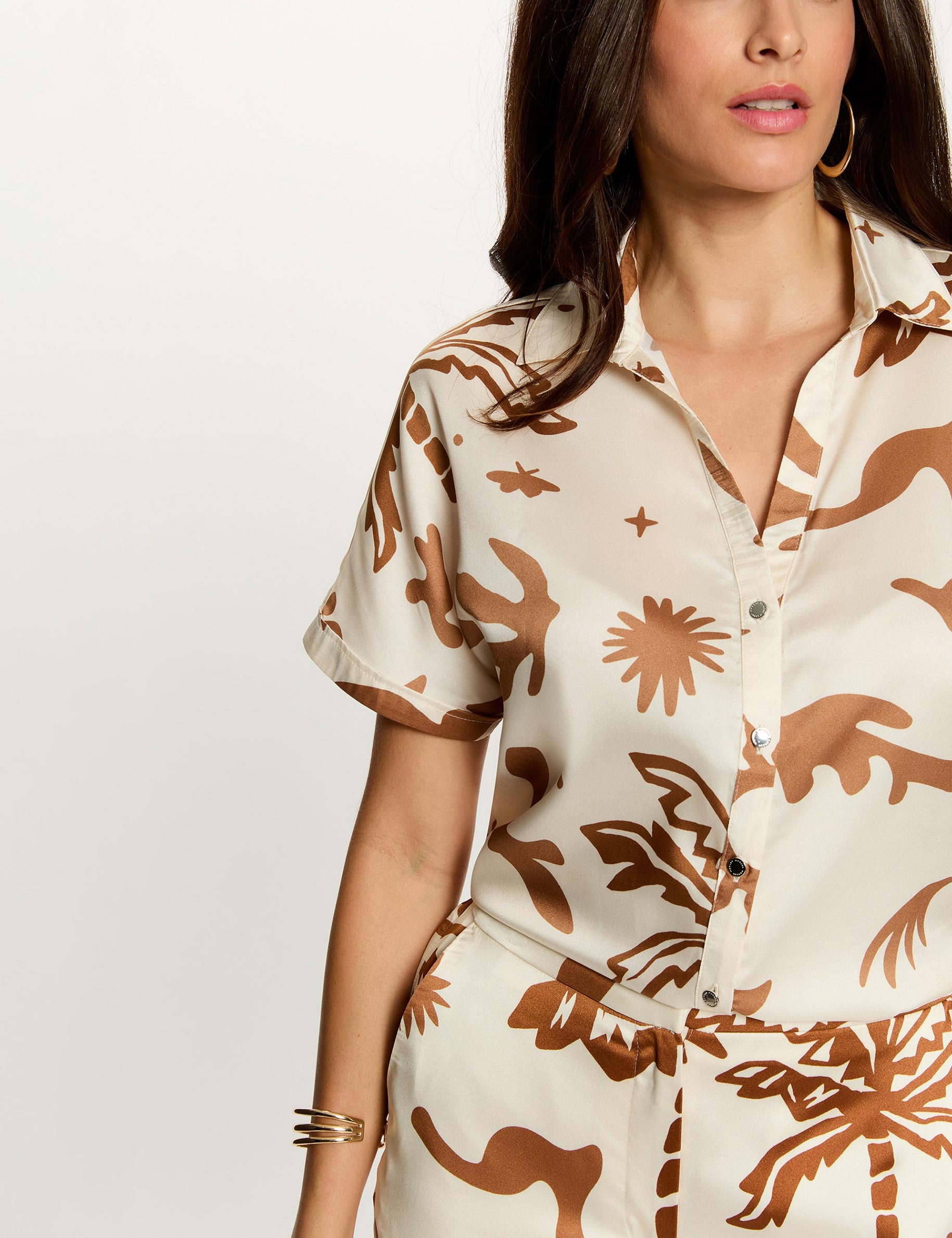Chemise satin&eacute;e sans manches multicolore femme